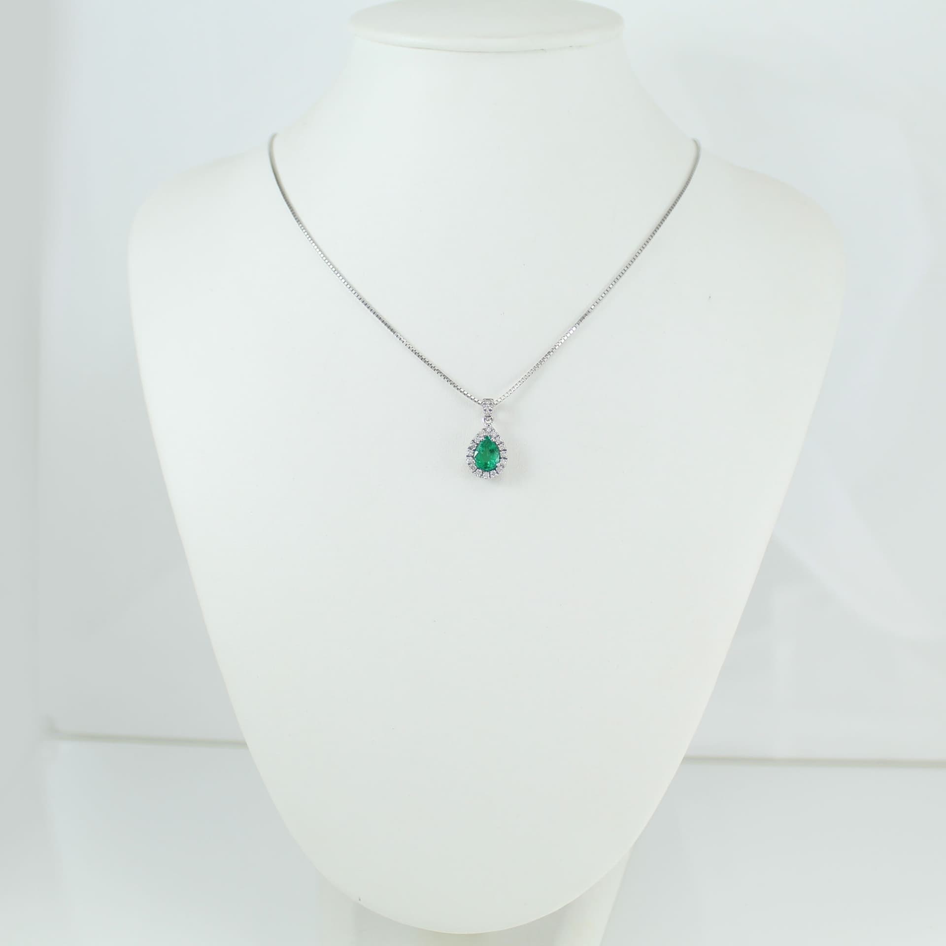 Collana Mirco Visconti in oro bianco smeraldo a goccia e diamanti in Collane Gioielleria Saba - Dolianova, commercioVirtuoso.it
