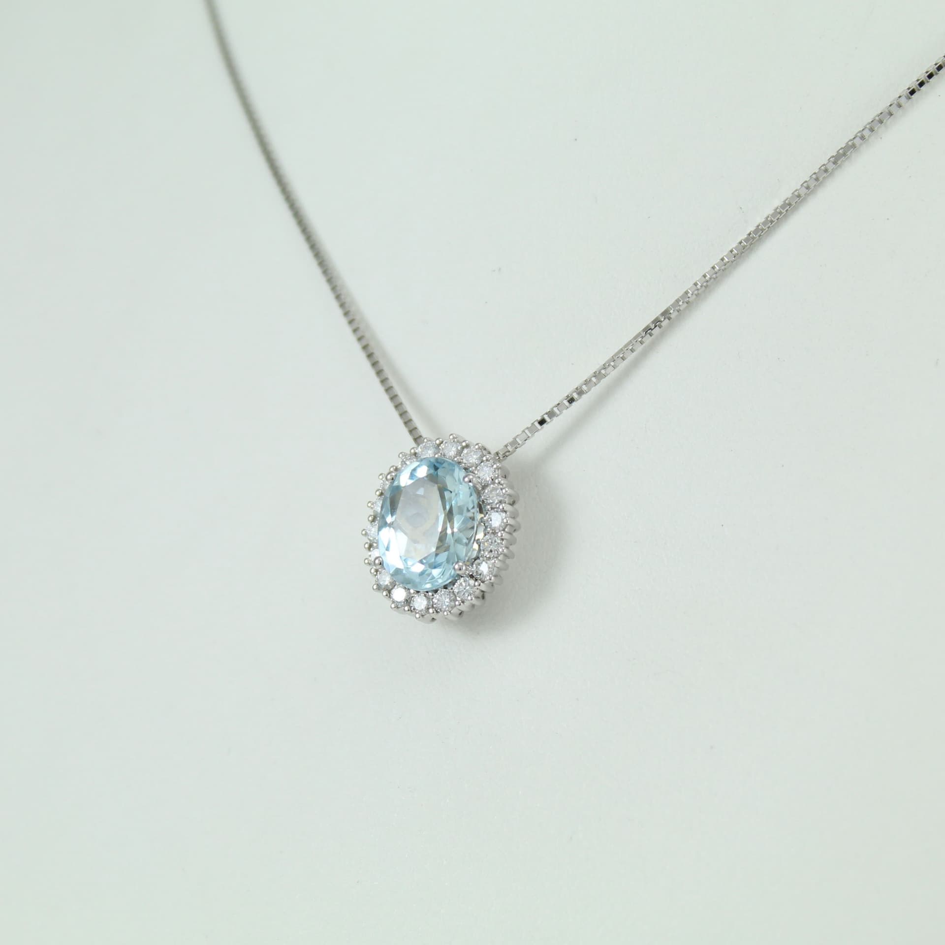 Collana donna oro bianco acquamarina e diamanti Mirco Visconti in Collane Gioielleria Saba - Dolianova, commercioVirtuoso.it