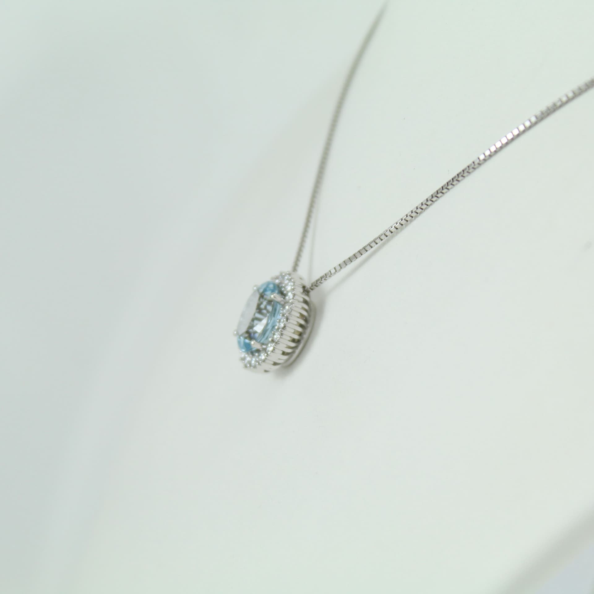 Collana donna oro bianco acquamarina e diamanti Mirco Visconti in Collane Gioielleria Saba - Dolianova, commercioVirtuoso.it