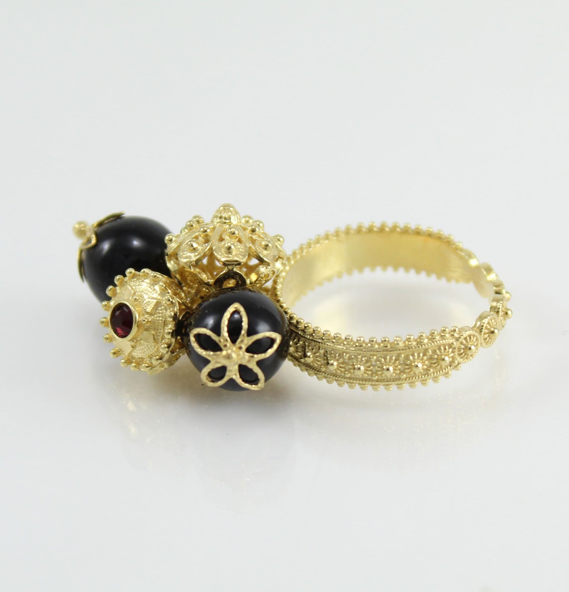 Anello sardo argento dorato su coccu e bottoni sardi pendenti GIOIELLO SARDEGNA in Anelli Gioielleria Saba - Dolianova, commercioVirtuoso.it
