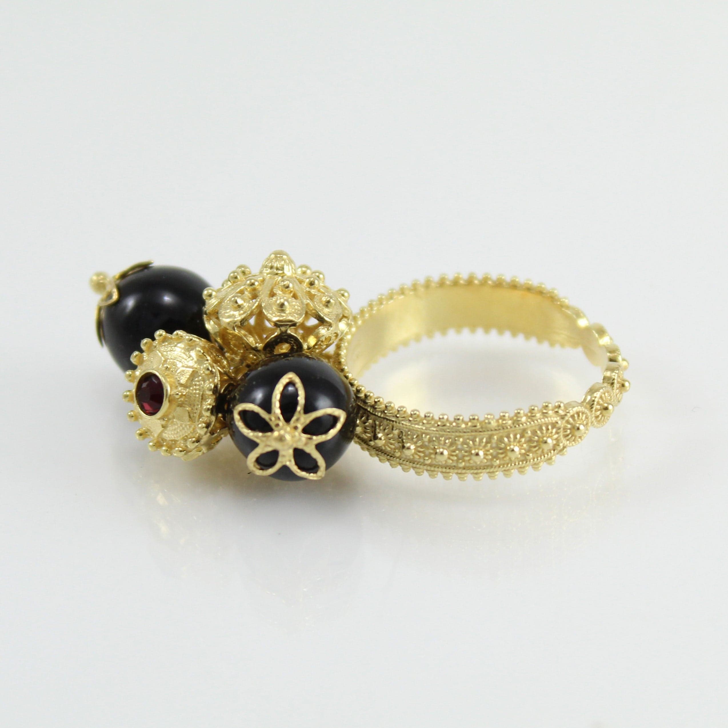 Anello sardo argento dorato su coccu e bottoni sardi pendenti GIOIELLO SARDEGNA in Anelli Gioielleria Saba - Dolianova, commercioVirtuoso.it