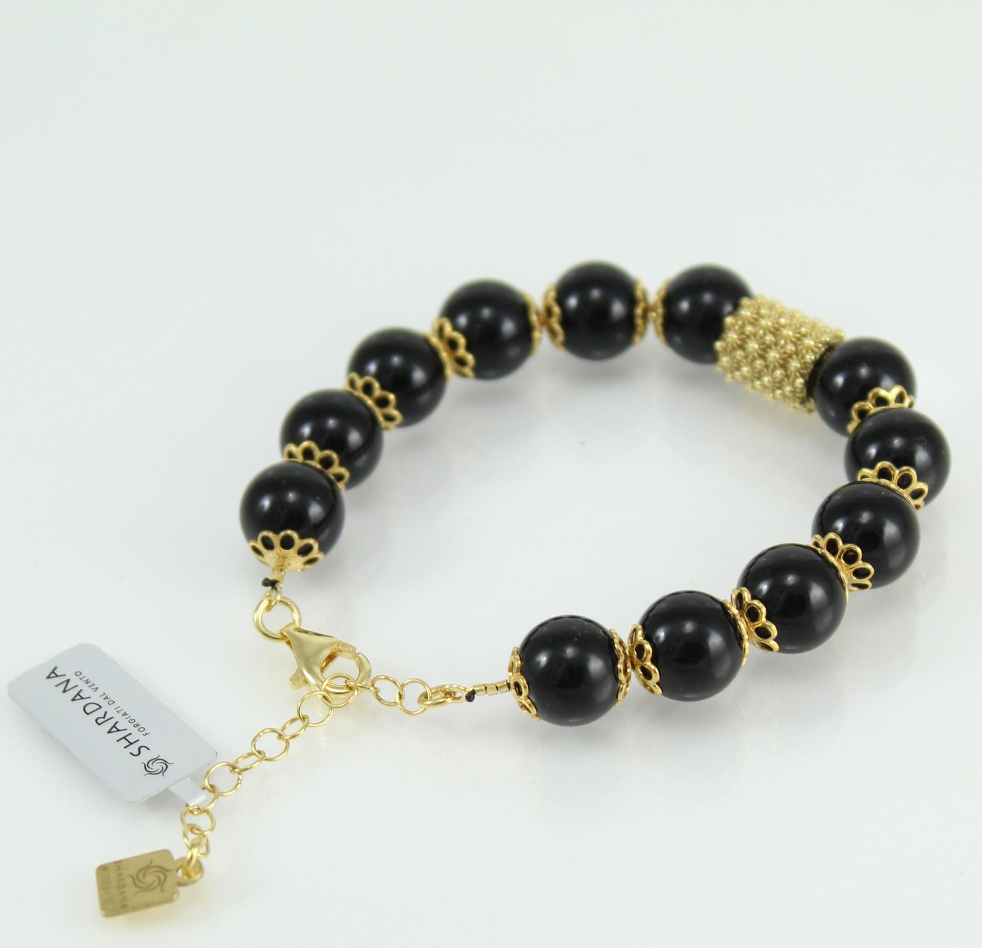 Bracciale portafortuna Su Coccu sfere onice e filigrana d'argento dorato in Bracciali Gioielleria Saba - Dolianova, commercioVirtuoso.it