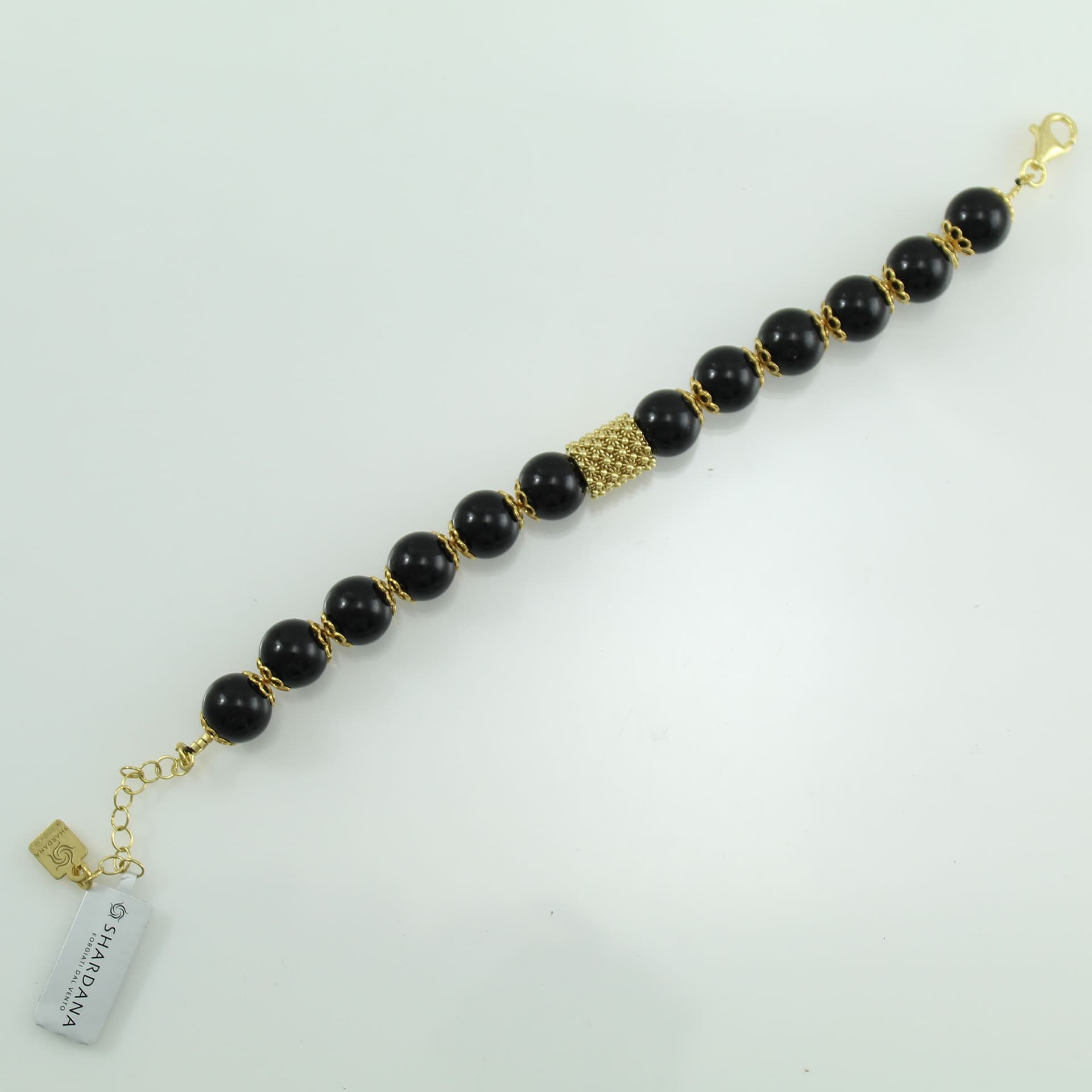 Bracciale portafortuna Su Coccu sfere onice e filigrana d'argento dorato in Bracciali Gioielleria Saba - Dolianova, commercioVirtuoso.it
