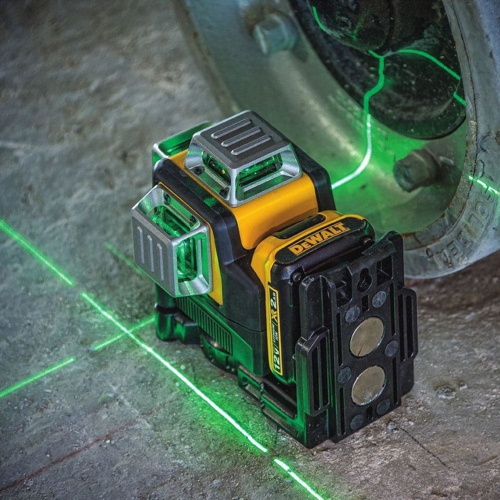 LIVELLA LASER 'DEWALT' GREEN 10.8V DCE089D1G-QW in prodotto Busolin - Venezia, commercioVirtuoso.it