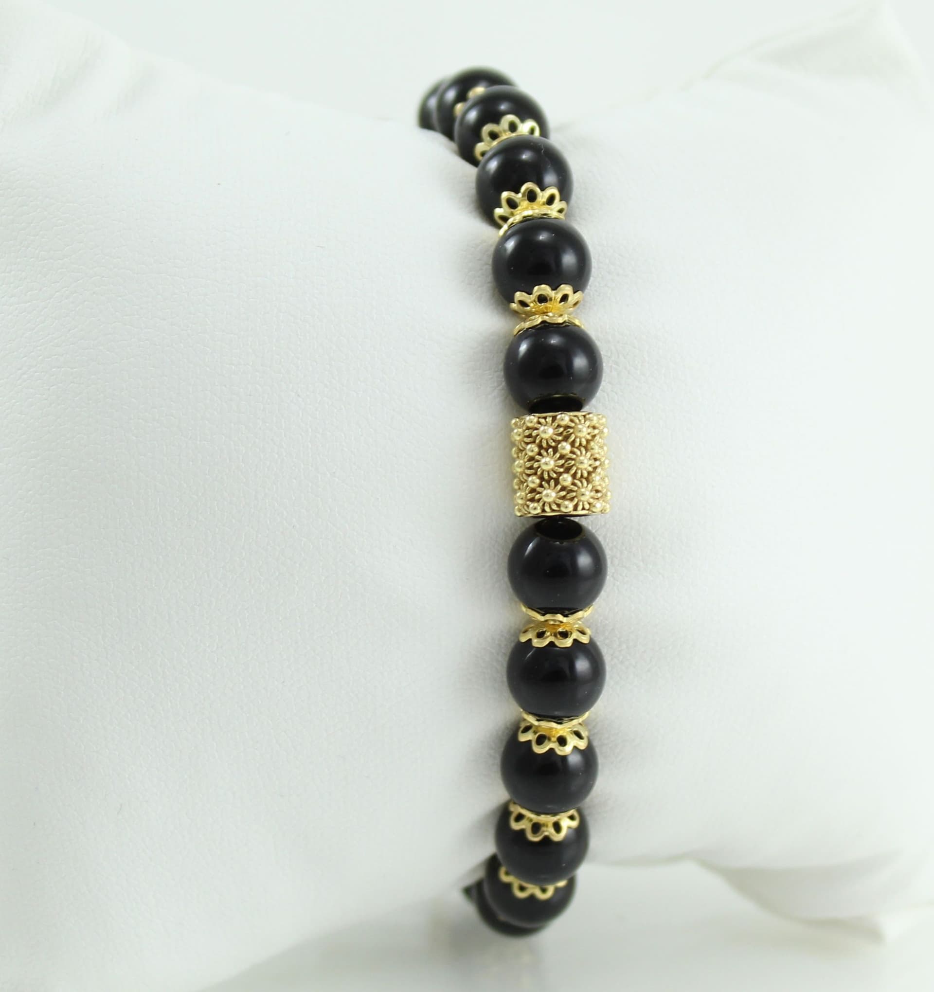 Bracciale portafortuna Su Coccu sfere onice e filigrana d'argento dorato 8 mm in Bracciali Gioielleria Saba - Dolianova, commercioVirtuoso.it