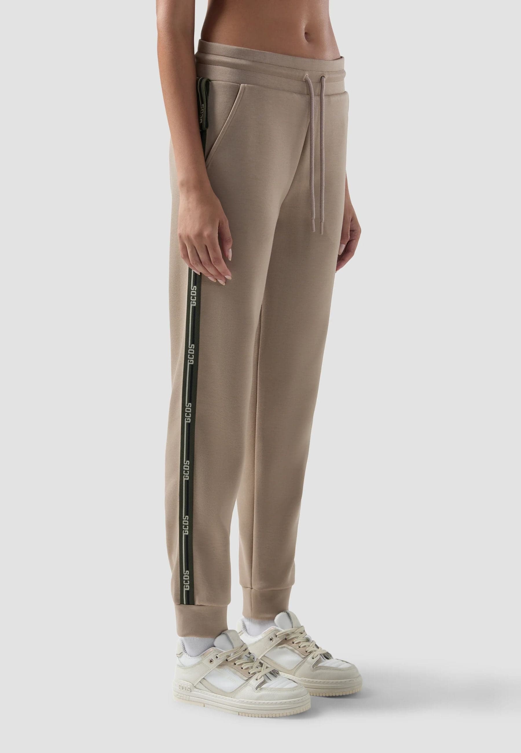 GCDS PANTALONE LOGO TAPE SCOUBA JOGGERS da donna in Pantaloni sportivi Drestige - Casamassima, commercioVirtuoso.it