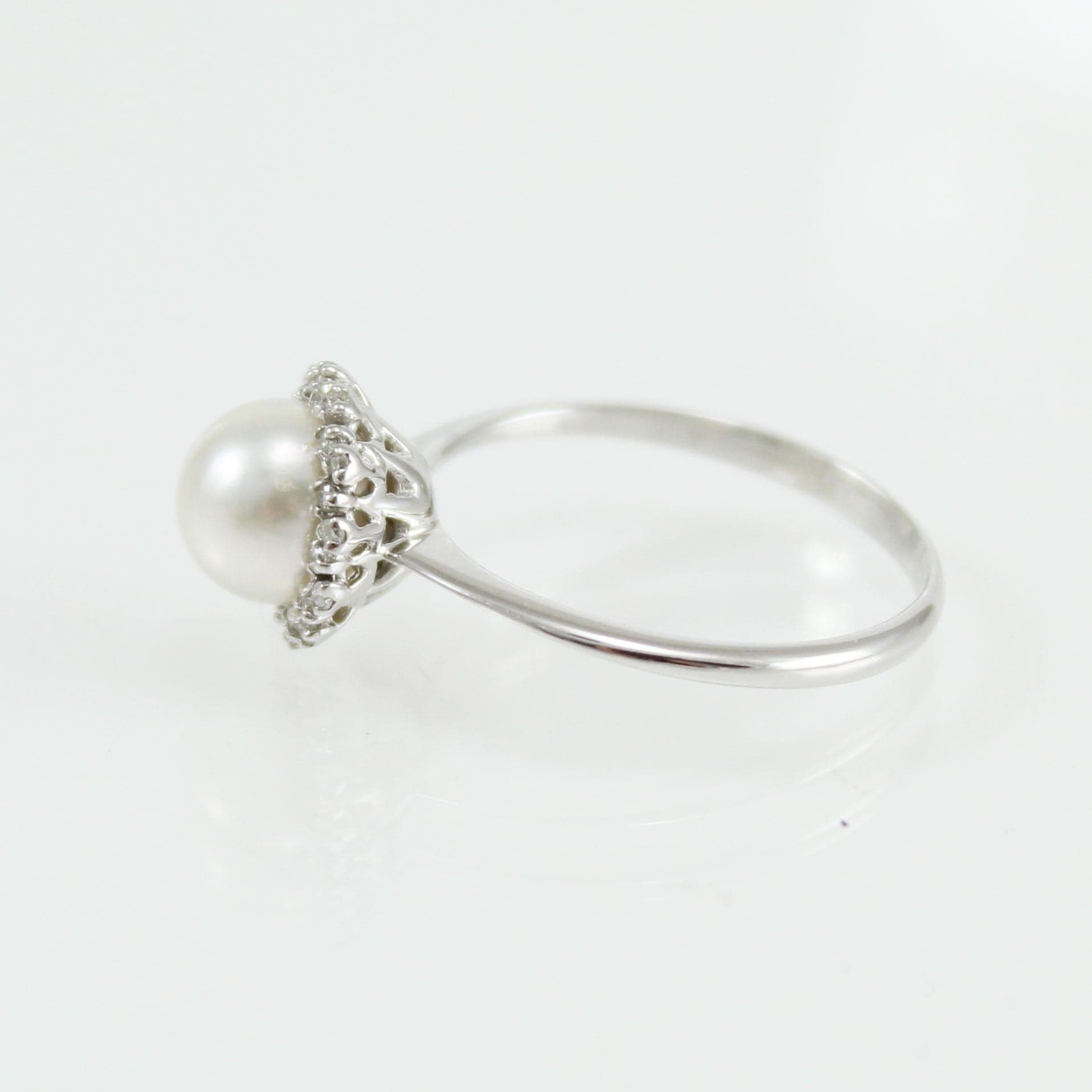 Anello donna oro bianco perla Akoya bianca 7 mm con diamanti Coscia in Anelli Gioielleria Saba - Dolianova, commercioVirtuoso.it