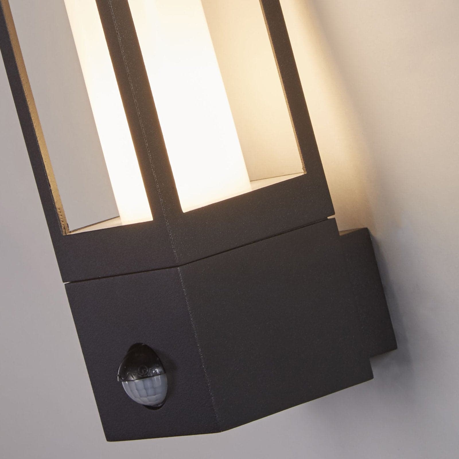 Applique Moderna Viale Alluminio Nero Policarbonato 1 Luce Gu10 in Lampade da parete LuceArt - Montecorvino Pugliano, commercioVirtuoso.it