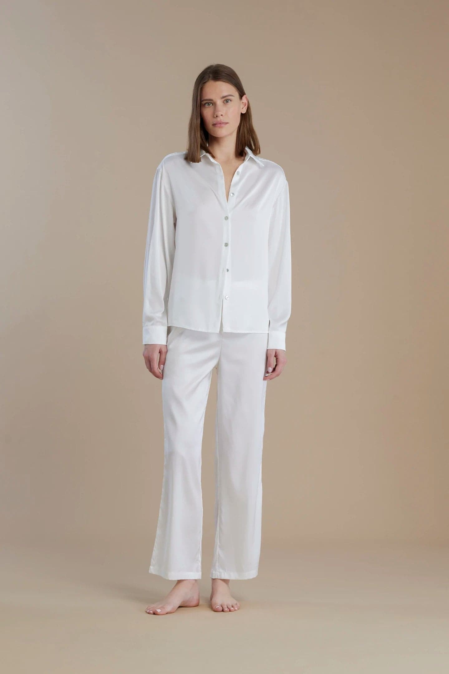 Pigiama donna in raso con top con abbottonatura camicia e pantalone lungo - Noi di notte 9140 in Pigiami due pezzi Falco Biancheria - Parete, commercioVirtuoso.it