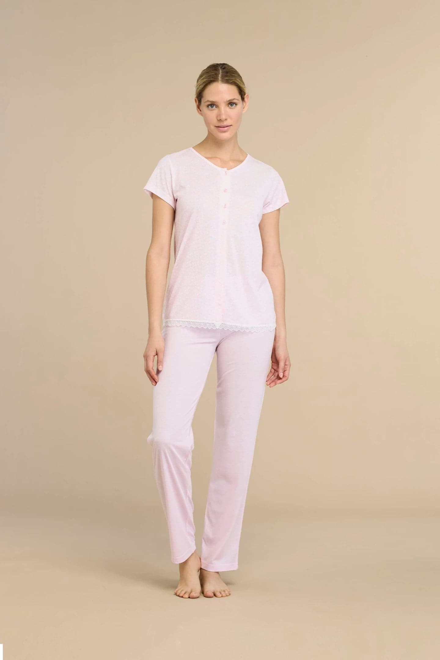 Pigiama donna in cotone con maglia manica corta e pantalone lungo senza polsini - Noi di notte 9179 in Pigiami due pezzi Falco Biancheria - Parete, commercioVirtuoso.it