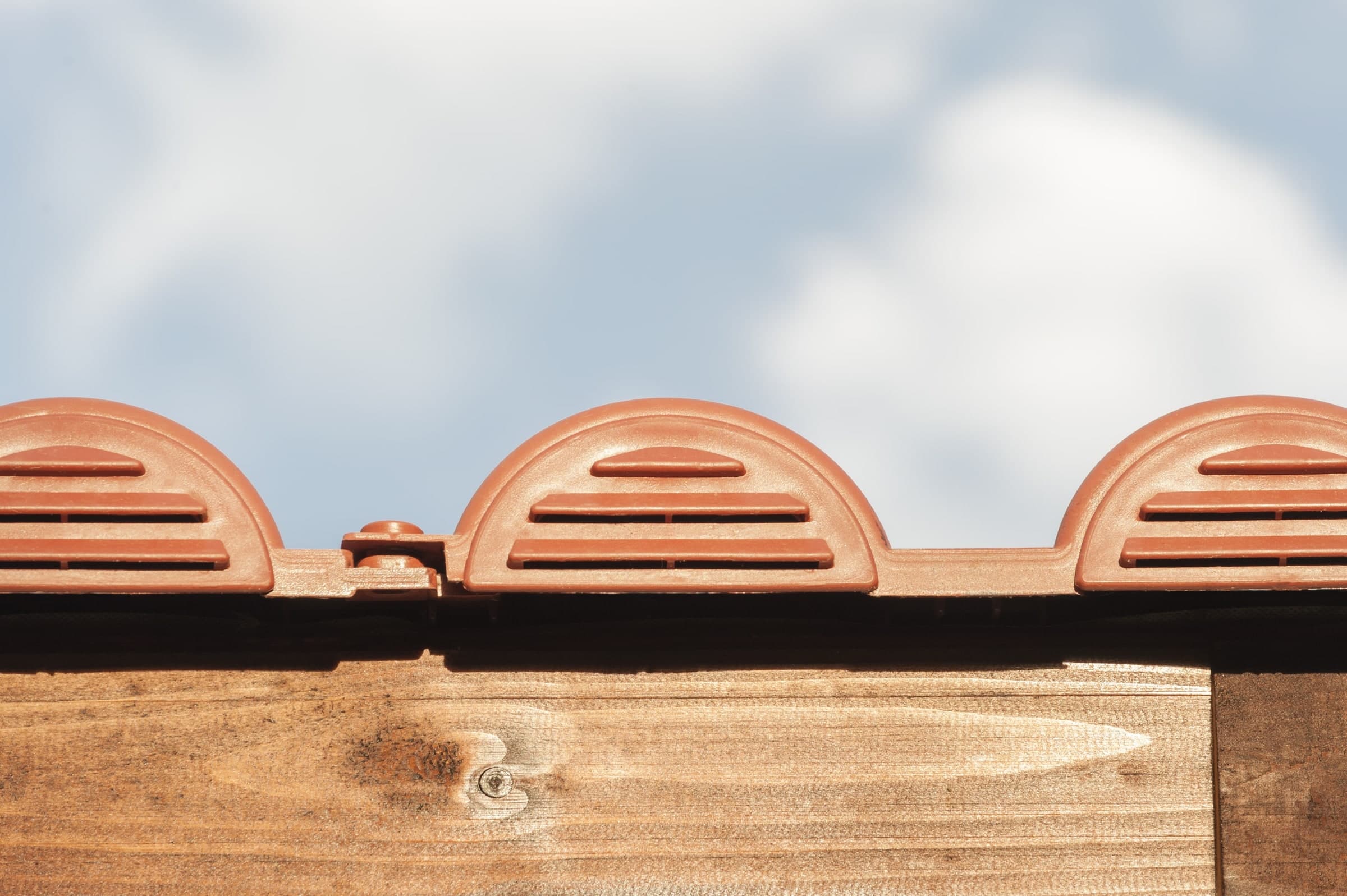 Chiusura prima fila tegola plastica color terracotta confezione 6 pz in Tegole Bottiglioni - Colle di Val d’Elsa, commercioVirtuoso.it