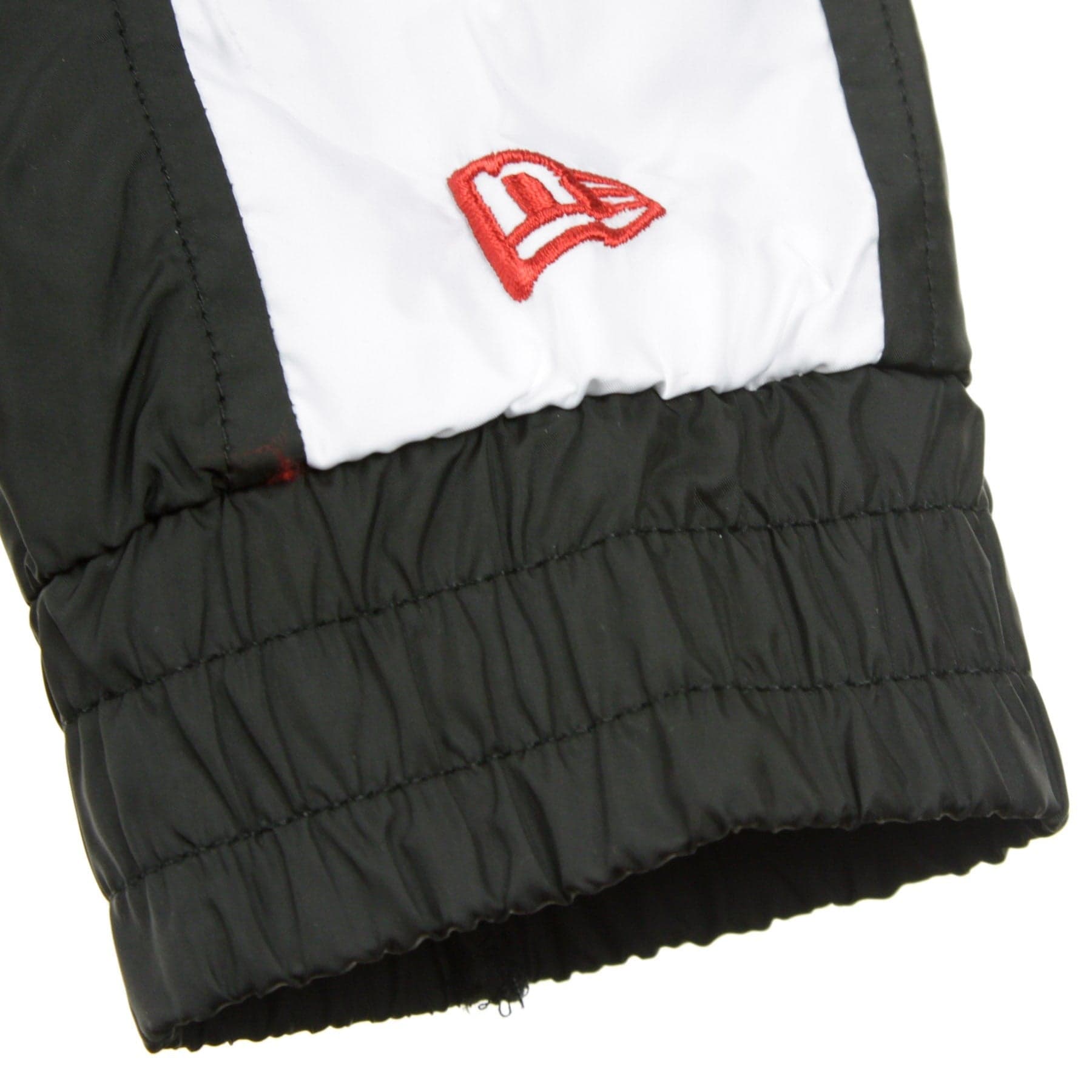 NEW ERA Giacca a Vento Infilabile Uomo Ne Contemporary Windbreaker Newera Black/white/scarlet da uomo in Giacche sportive e tecniche Drestige - Casamassima, commercioVirtuoso.it