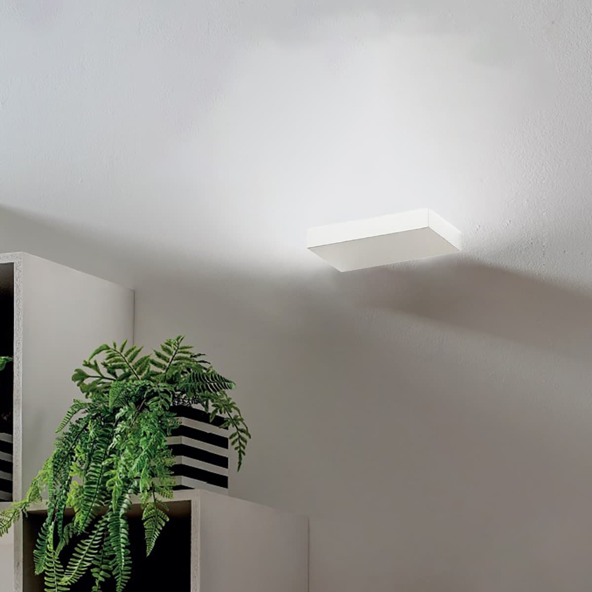 Applique Gea Luce YOANA AP LED 1500LM 3000°K 220V bianco lampada parete mensola moderna monoemissione in Luci da specchio Lampadari Bartalini - Colle di Val d’Elsa, commercioVirtuoso.it