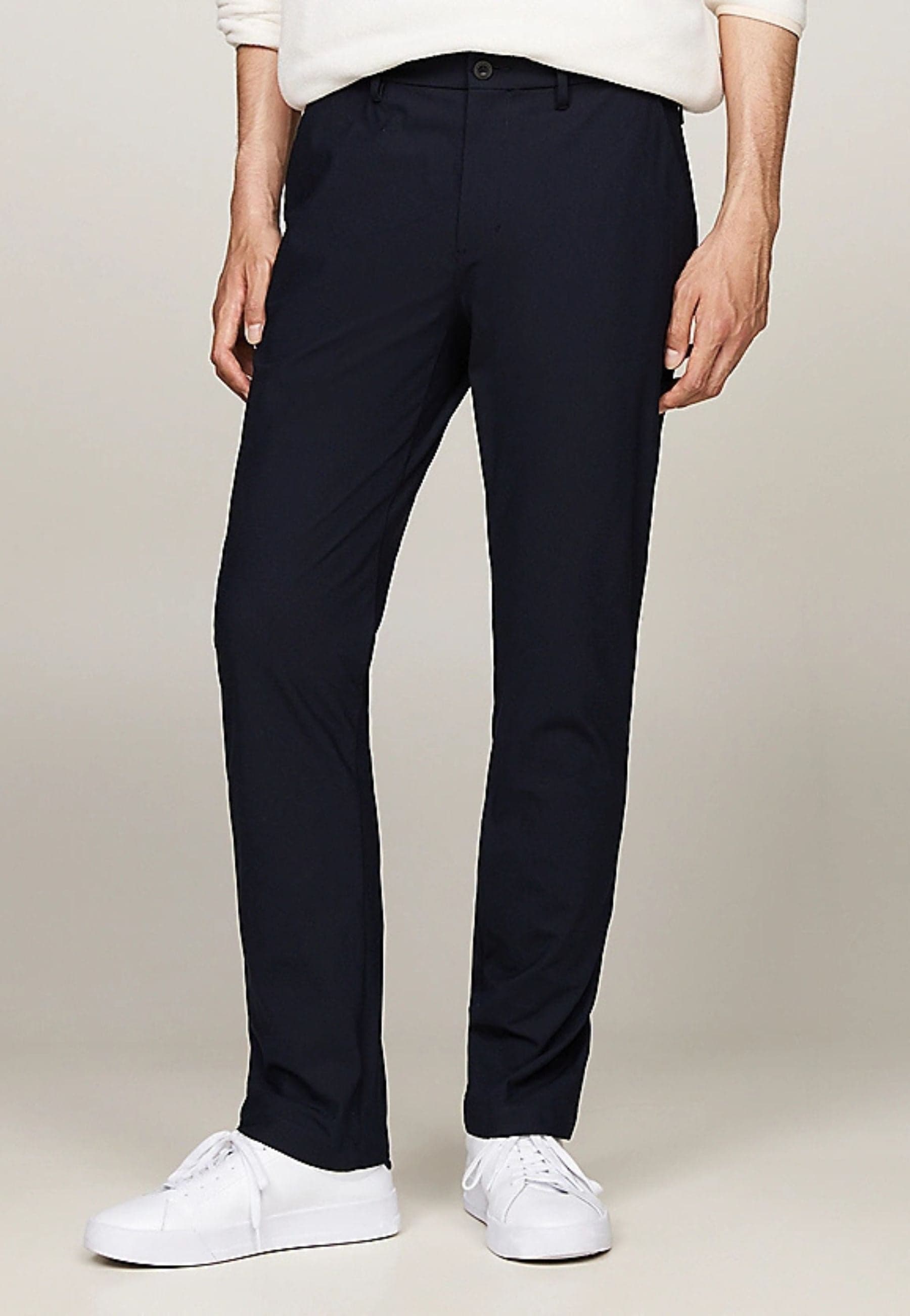 Tommy Hilfiger PANTALONE DENTON KNIT TECH CHINO da uomo in Pantaloni Drestige - Casamassima, commercioVirtuoso.it