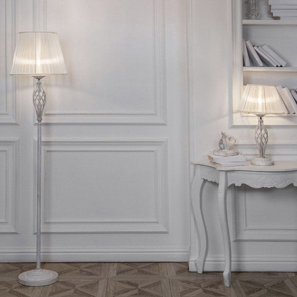 Piantana Shabby Chic Grace Metallo Bianco Diffusore Organza Bianco in Lampade da terra LuceArt - Montecorvino Pugliano, commercioVirtuoso.it