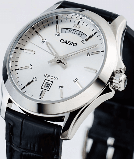 Orologio Casio per uomo, MTP-1370L-7A, cinturino in pelle, movimento al quarzo,quadrnate argento con segna data e giorno della settimana in Orologi da polso Loweconomy - Marineo, commercioVirtuoso.it