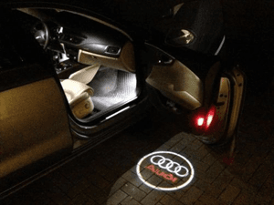 Logo Led Proiettore Sottoporta AUDI 12V 5W Adesivo Cortesia Luci Universale Auto in Luci abitacolo Solgeny - Besate, commercioVirtuoso.it