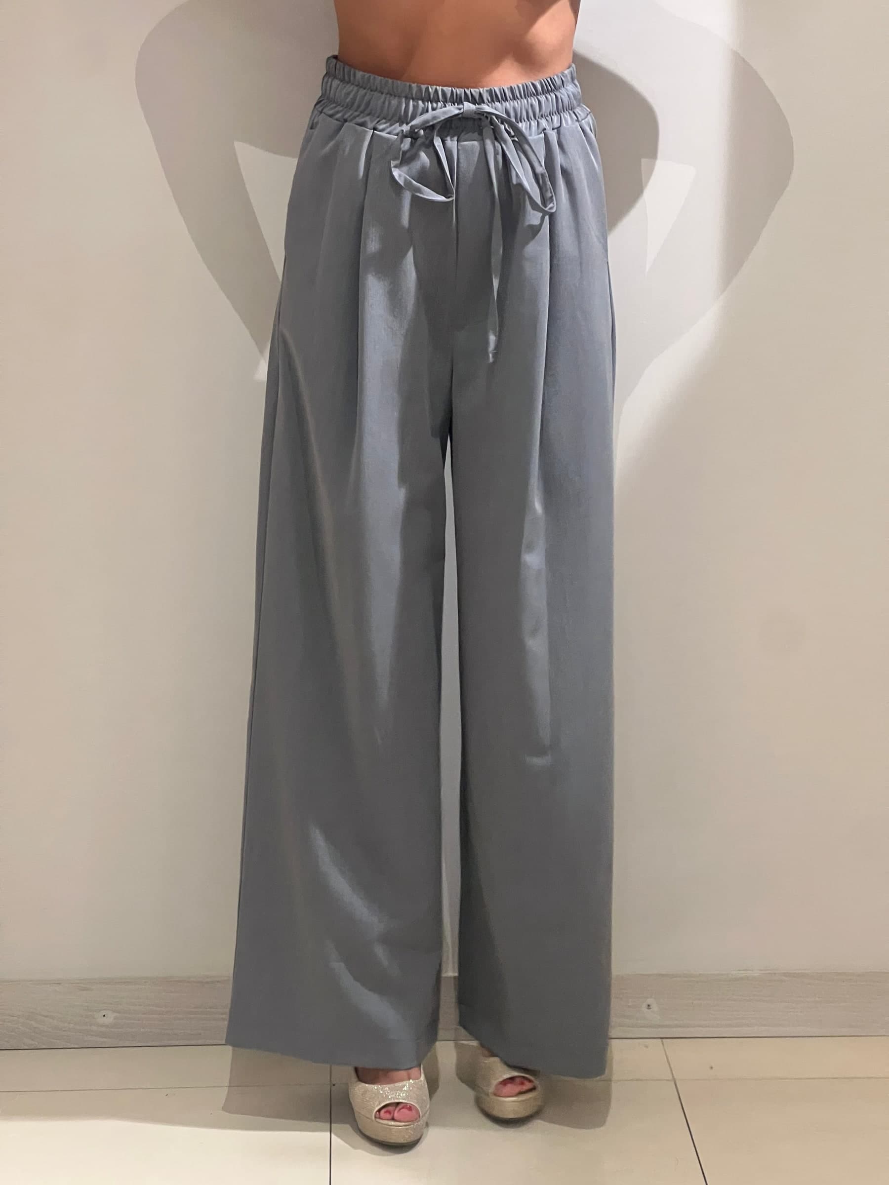 Pantalone ampio con coulisse grigio in Pantaloni Kanal 32 - Santa Maria di Licodia, commercioVirtuoso.it