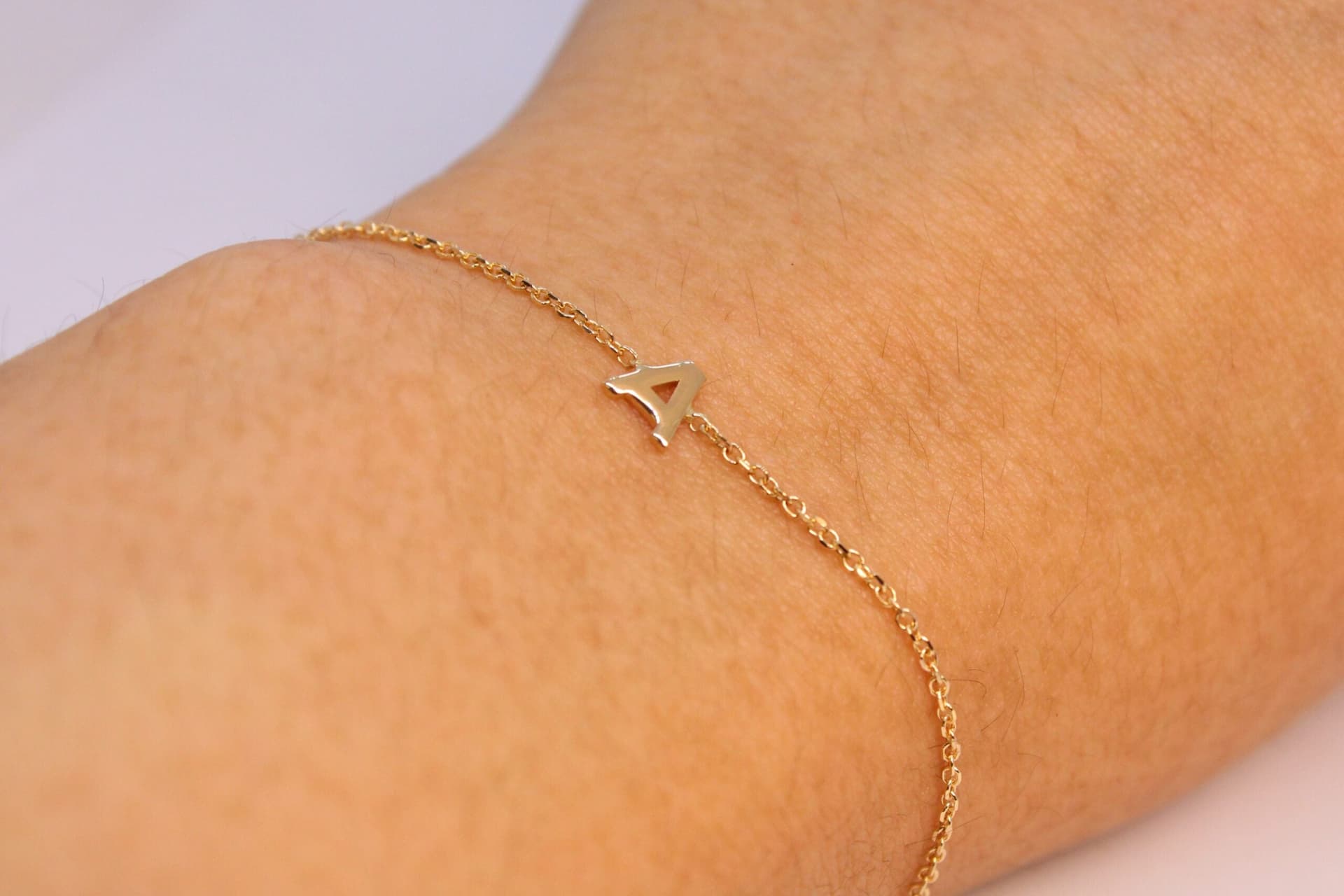 Bracciale in oro 18 kt personalizzabile con lettera BGN491 in Bracciali Gioielleria Cameli - Monte Urano, commercioVirtuoso.it