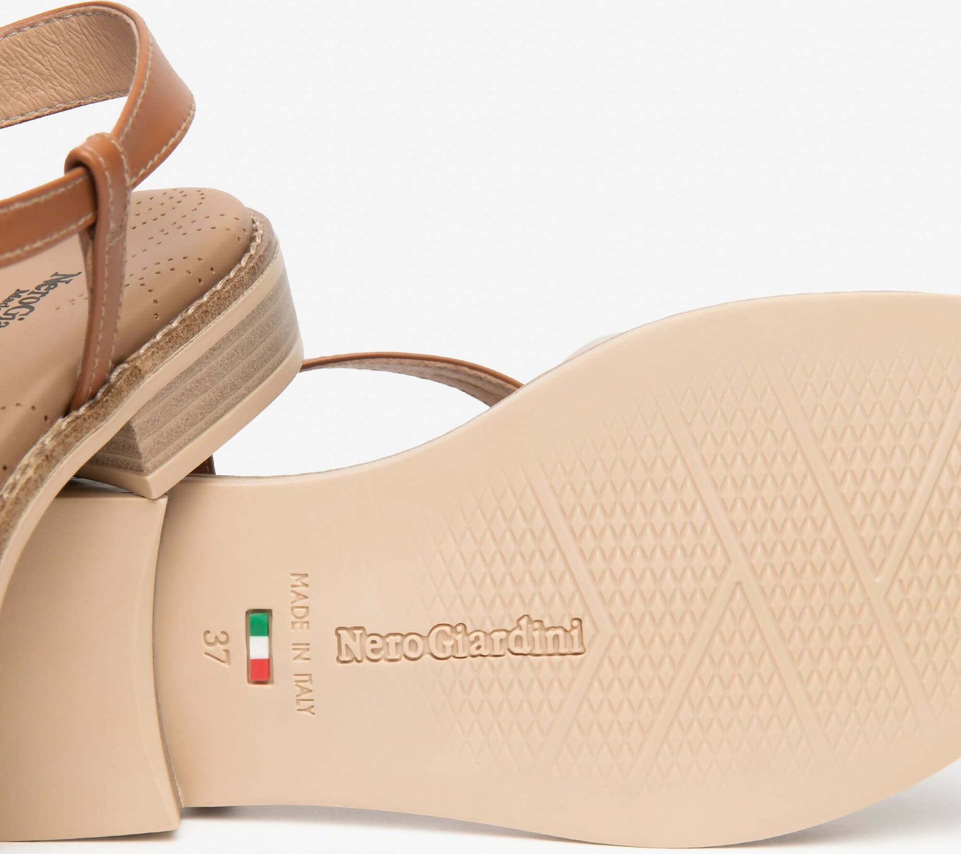 NeroGiardini Donna Sandali in Pelle in Sandali moda Cantali Calzature - Randazzo, commercioVirtuoso.it