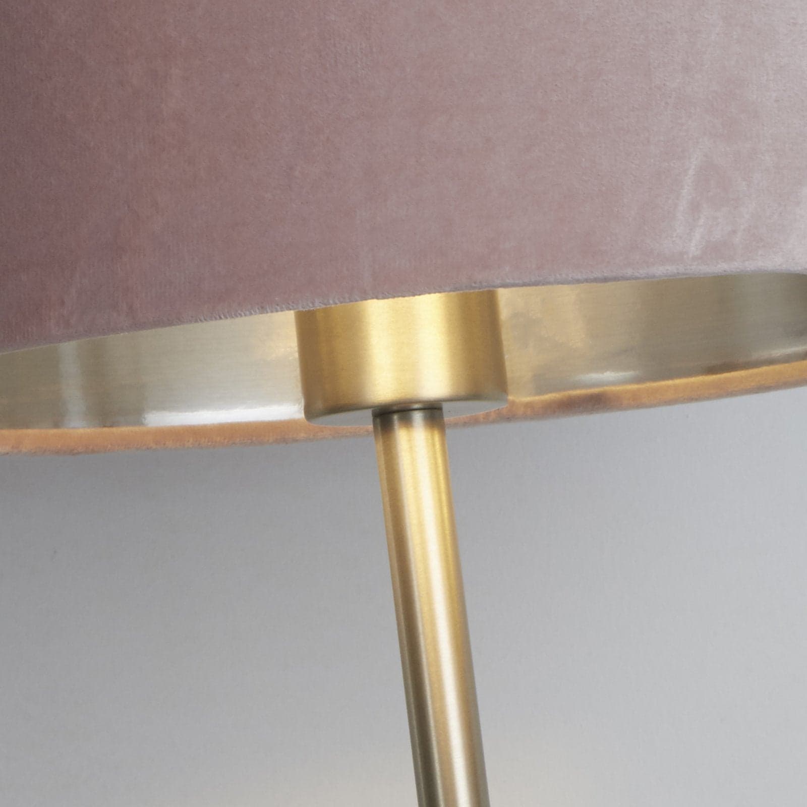 Lampada Scrivania Finlandese Metallo Nichel Velluto Rosa Usb 1 Luce E27 in Lampade da lavoro LuceArt - Montecorvino Pugliano, commercioVirtuoso.it