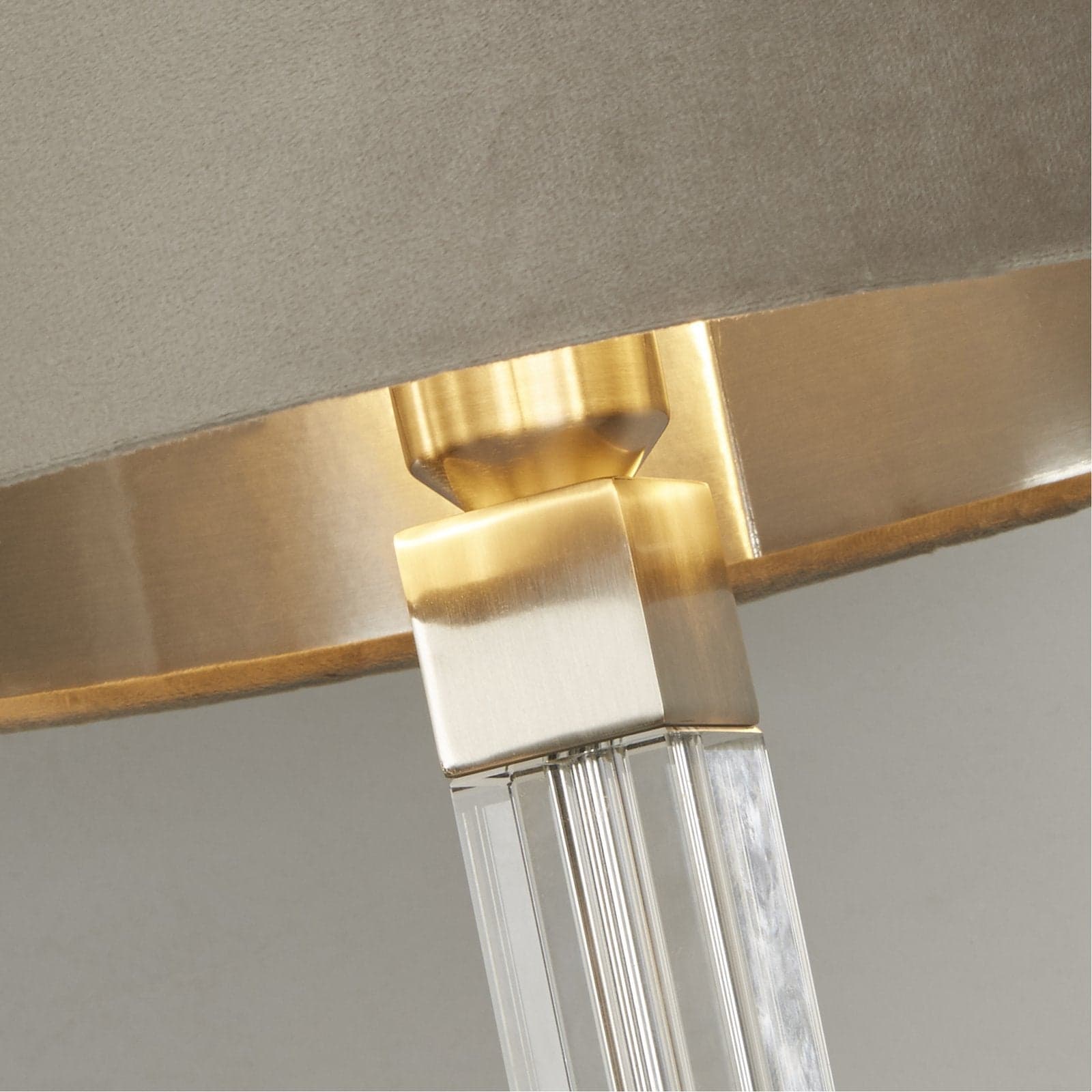 Lampada Scrivania Contemporanea Scarborough Cristallo Senza Paralume 1 Luce E27 in Lampade da tavolo e abat-jour LuceArt - Montecorvino Pugliano, commercioVirtuoso.it