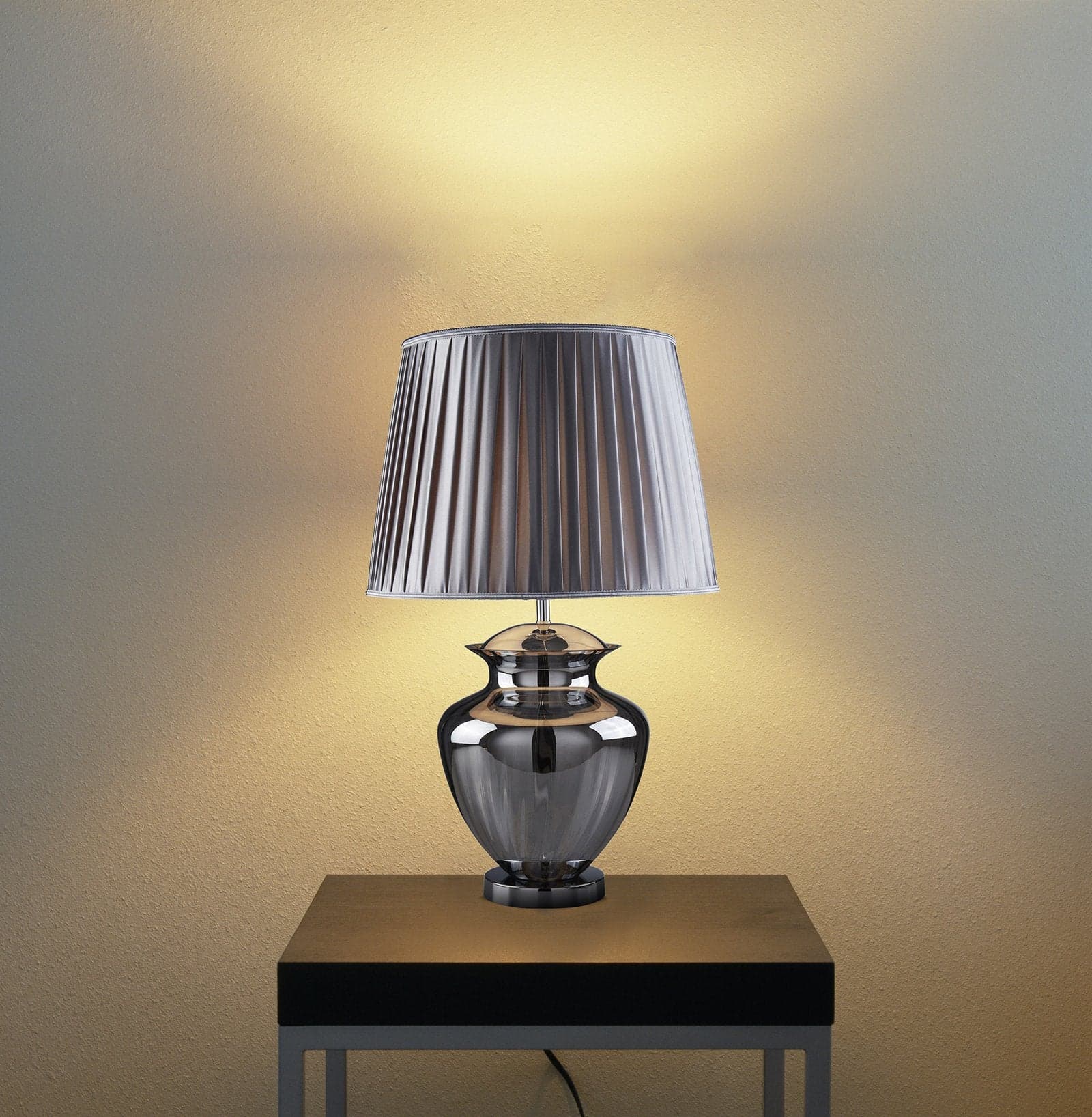 Lampada Da Scrivania Contemporanea Elina Acciaio Cromo Vetro Fumè 1 Luce E27 in Lampade da tavolo e abat-jour LuceArt - Montecorvino Pugliano, commercioVirtuoso.it