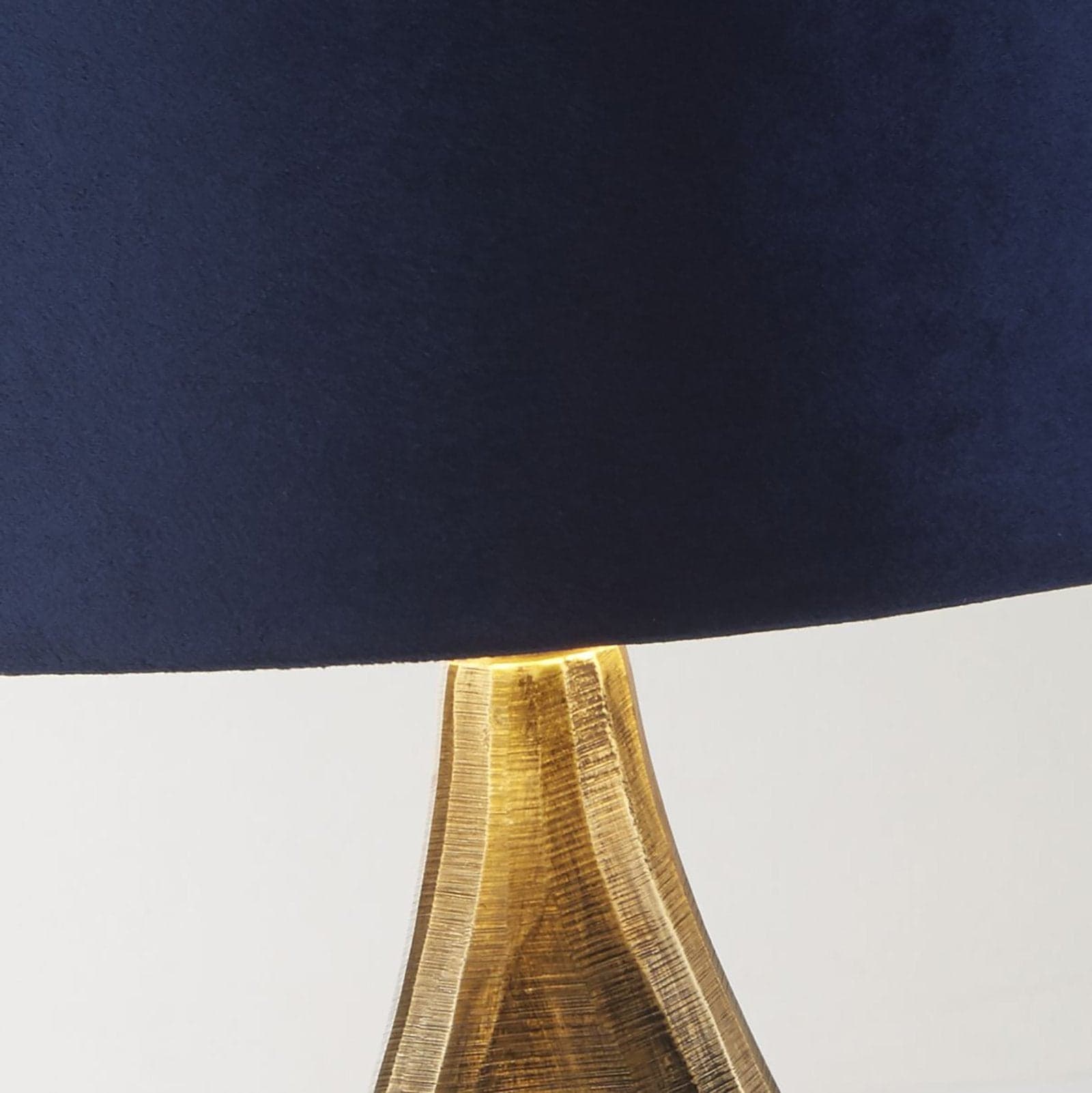 Lampada Da Scrivania Contemporanea Bucklow Ottone Tessuto Blu 1 Luce E27 in Lampade da lavoro LuceArt - Montecorvino Pugliano, commercioVirtuoso.it