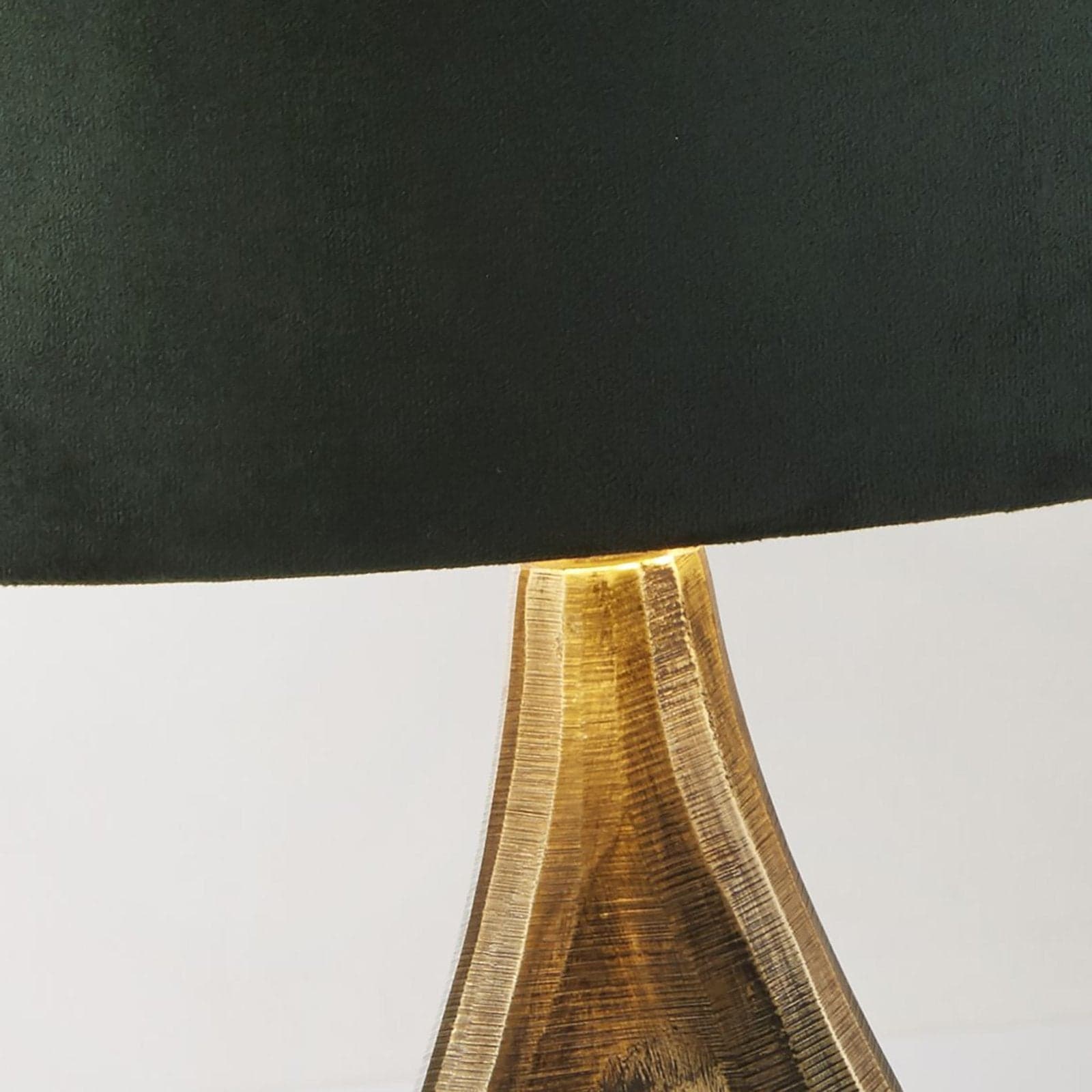 Lampada Da Scrivania Contemporanea Bucklow Ottone Tessuto Verde 1 Luce E27 in Lampade da tavolo e abat-jour LuceArt - Montecorvino Pugliano, commercioVirtuoso.it