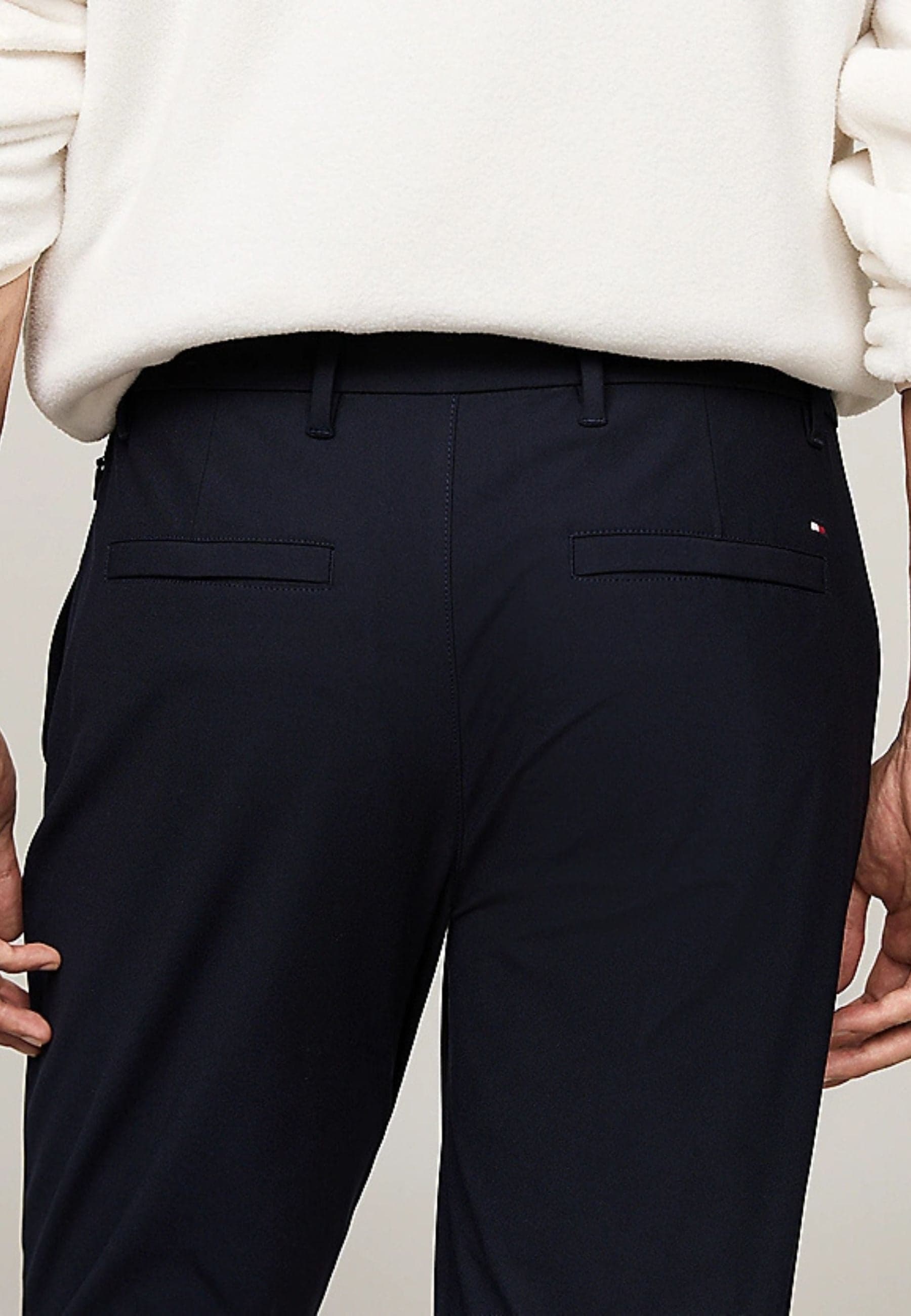 Tommy Hilfiger PANTALONE DENTON KNIT TECH CHINO da uomo in Pantaloni Drestige - Casamassima, commercioVirtuoso.it