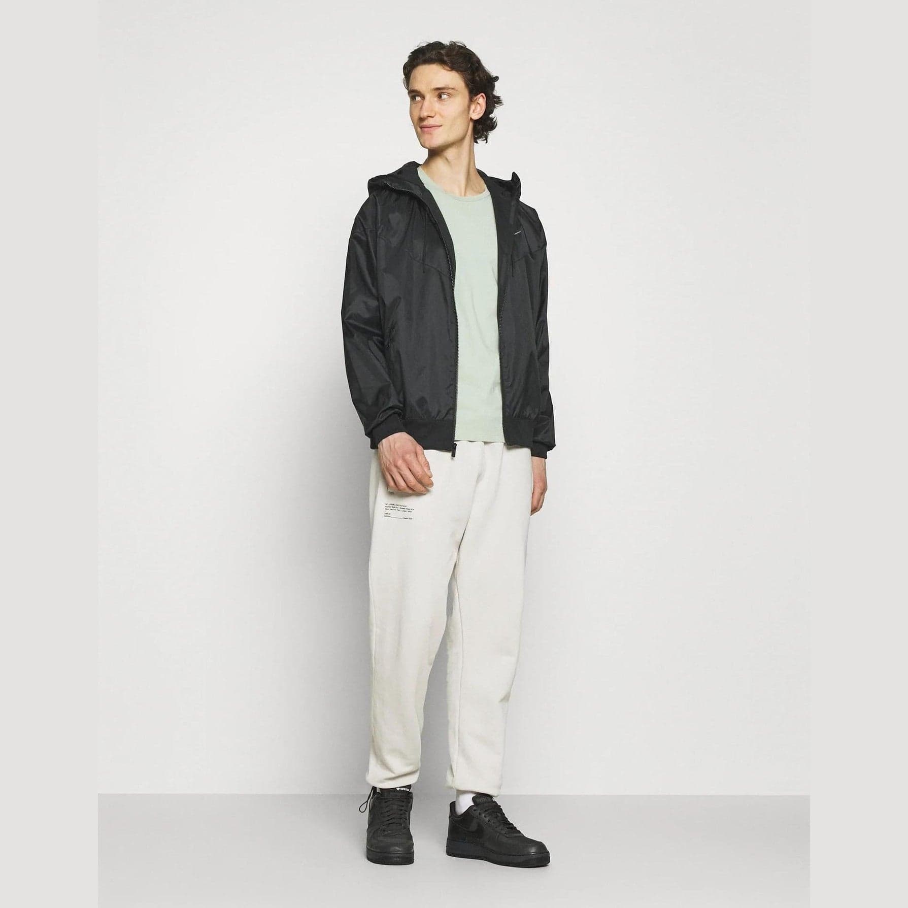 Giacca Nike Windrunner Sportswear black in Giacche sportive e tecniche Glad Store - Genova, commercioVirtuoso.it