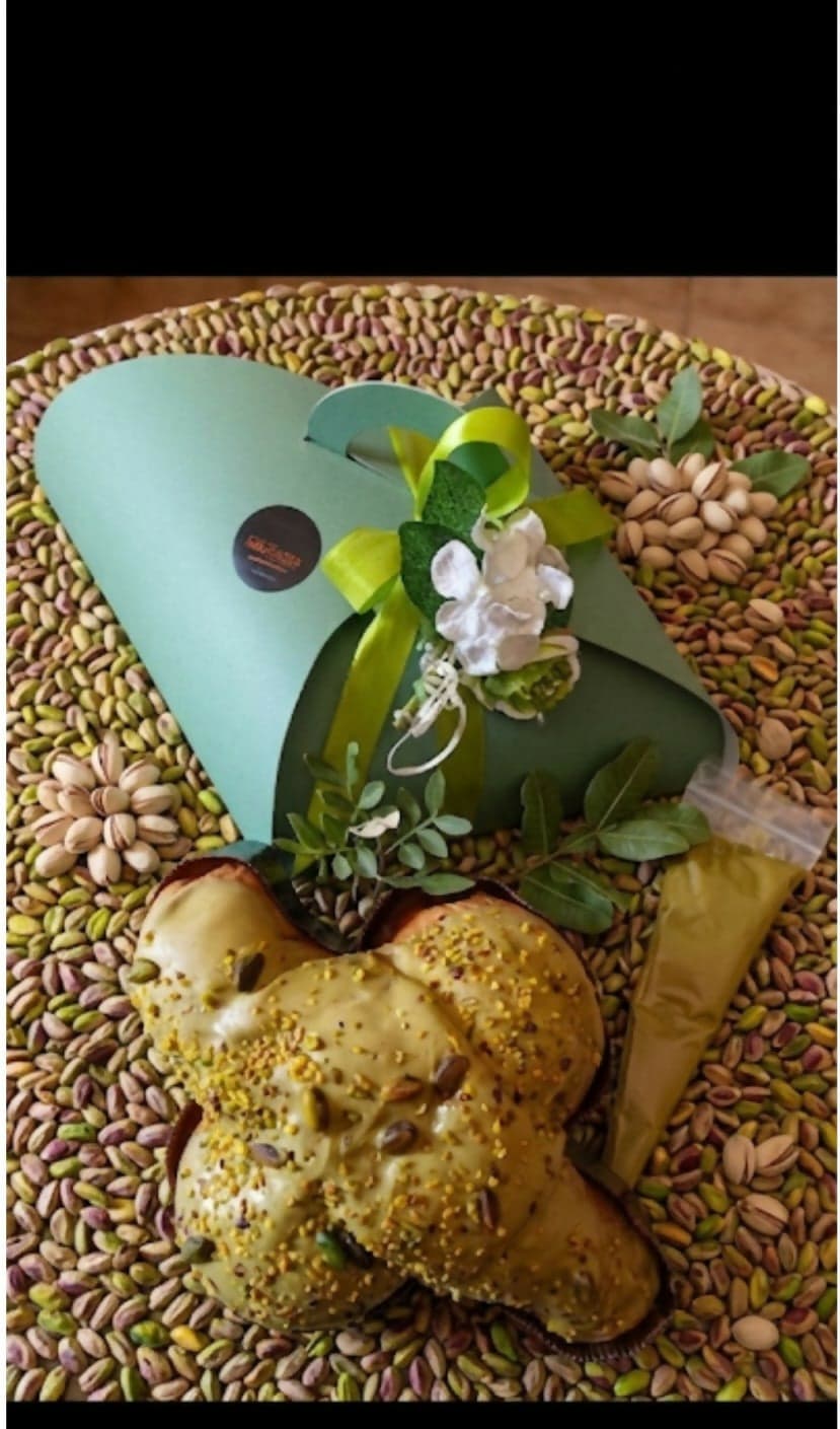 Colomba Pasquale Artigianale gr 750 Pistacchio, Esotica, 3 Cioccolati in Colombe pasquali Neri Piaceri - Cavezzo, commercioVirtuoso.it