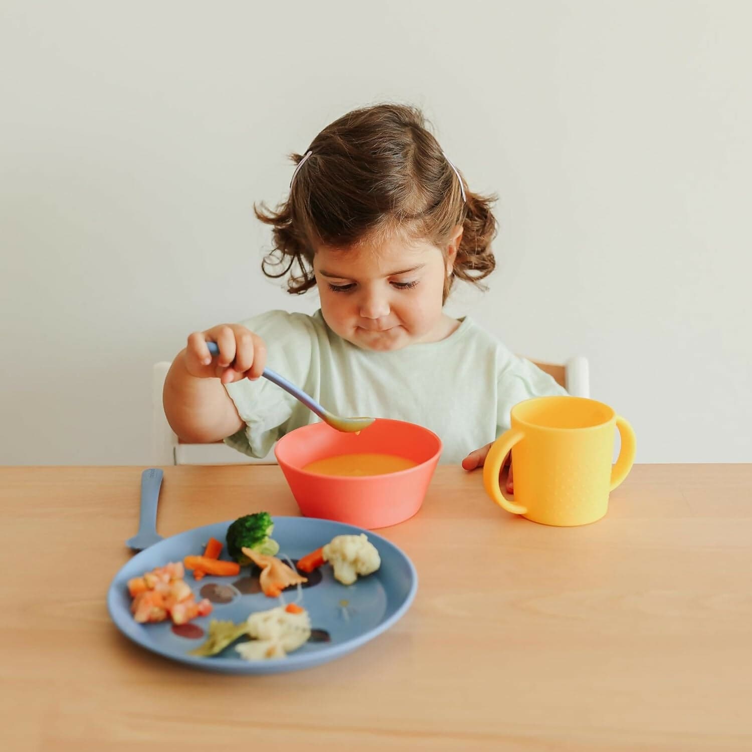 MINILAND Learning tableware Dream - set pappa educativo - bicchiere con manici, piatto piano, ciotola piatto fondo, posate - esploratore in Piatti Sanitaria Gioia del Bimbo - Villa San Giovanni, commercioVirtuoso.it