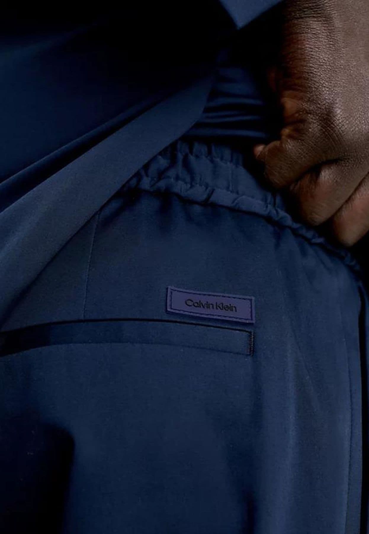 calvin klein Pantaloni STRETCH SATEEN JOGGER PANTS da uomo in Pantaloni Drestige - Casamassima, commercioVirtuoso.it