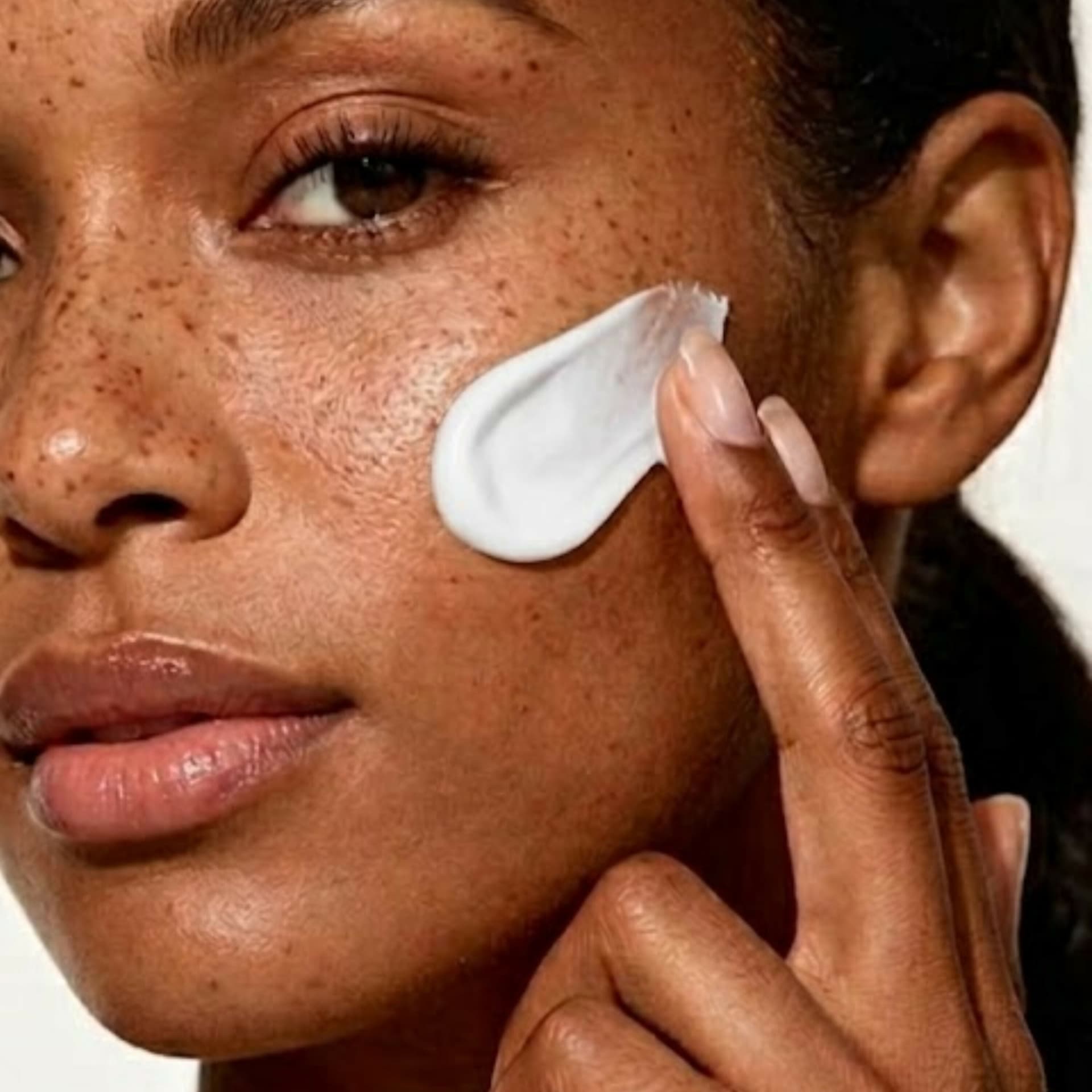Korean Blossom Crema Viso Anti-Età – Tecnologia Drone Cosmetico Hyalufiller – Nutriente e Idratante – 50ml in Creme BasketGuru Italia - Palermo, commercioVirtuoso.it