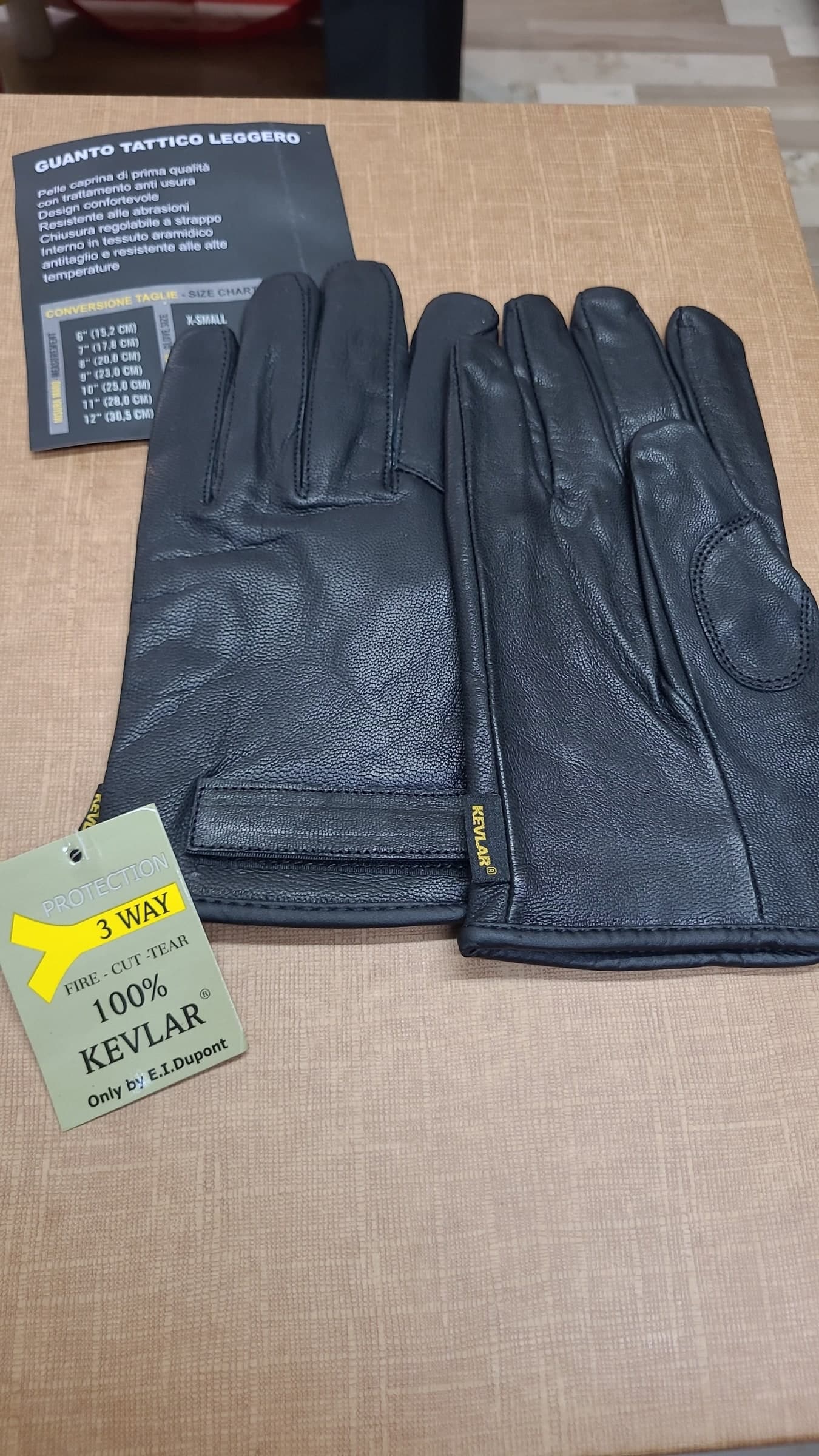 Guanti tattici neri 100% Kevlar in Guanti da lavoro Il Distintivo - Pesaro, commercioVirtuoso.it