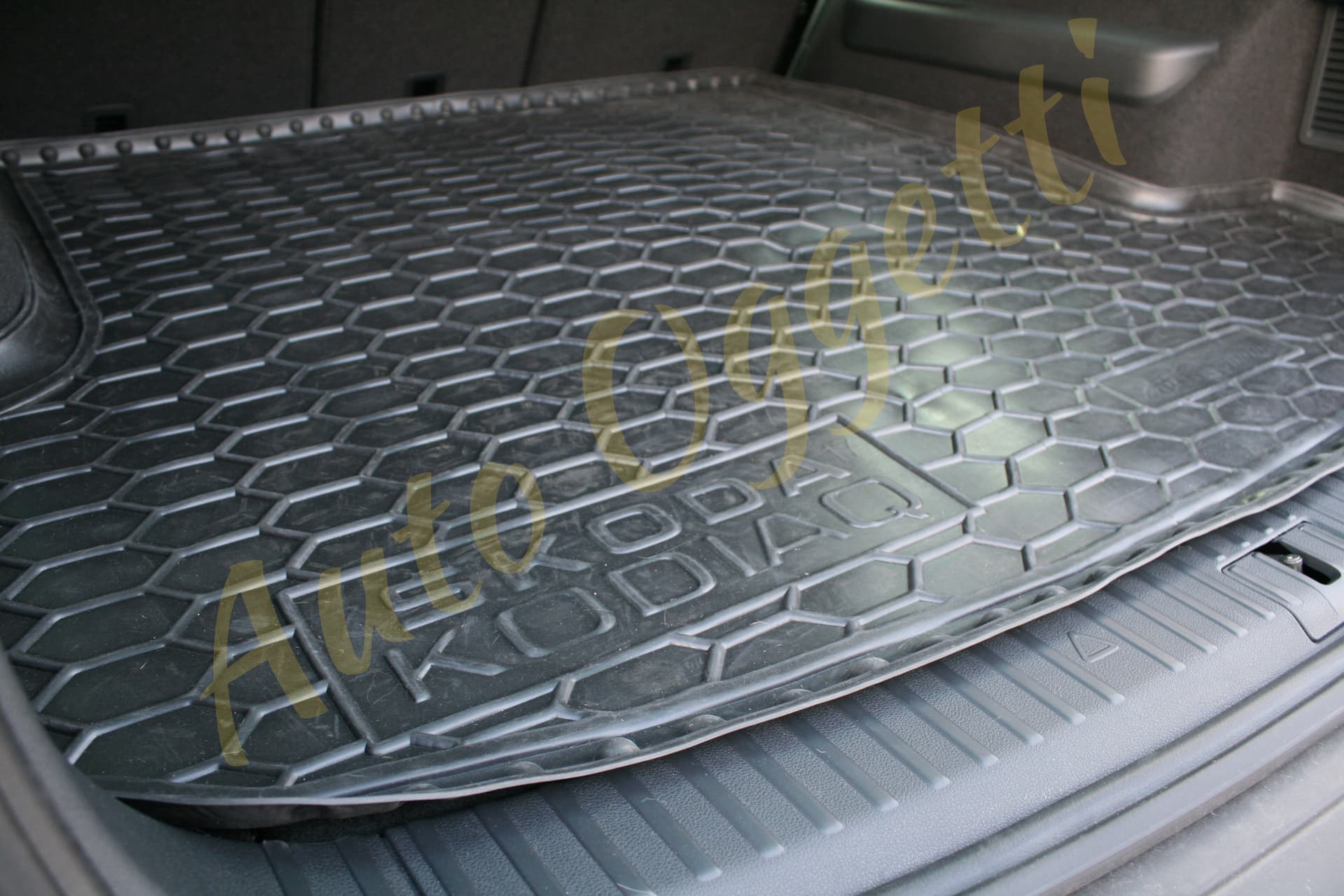 Tappetino di gomma per Skoda Kodiaq 7 posti (base lunga) in Tappetini per bagagliaio auto Autooggetti.it - Roma, commercioVirtuoso.it