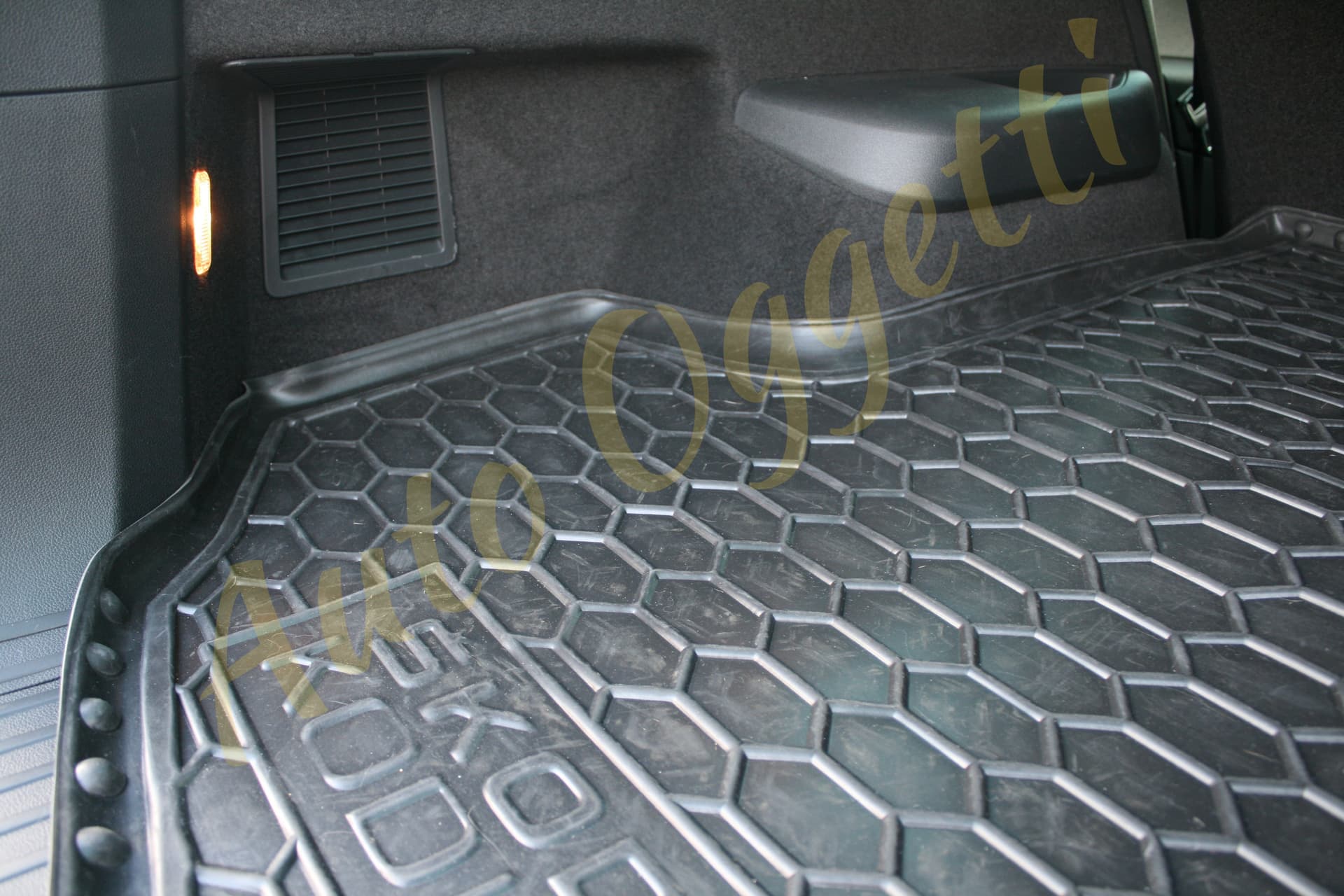 Tappetino di gomma per Skoda Kodiaq 7 posti (base lunga) in Tappetini per bagagliaio auto Autooggetti.it - Roma, commercioVirtuoso.it