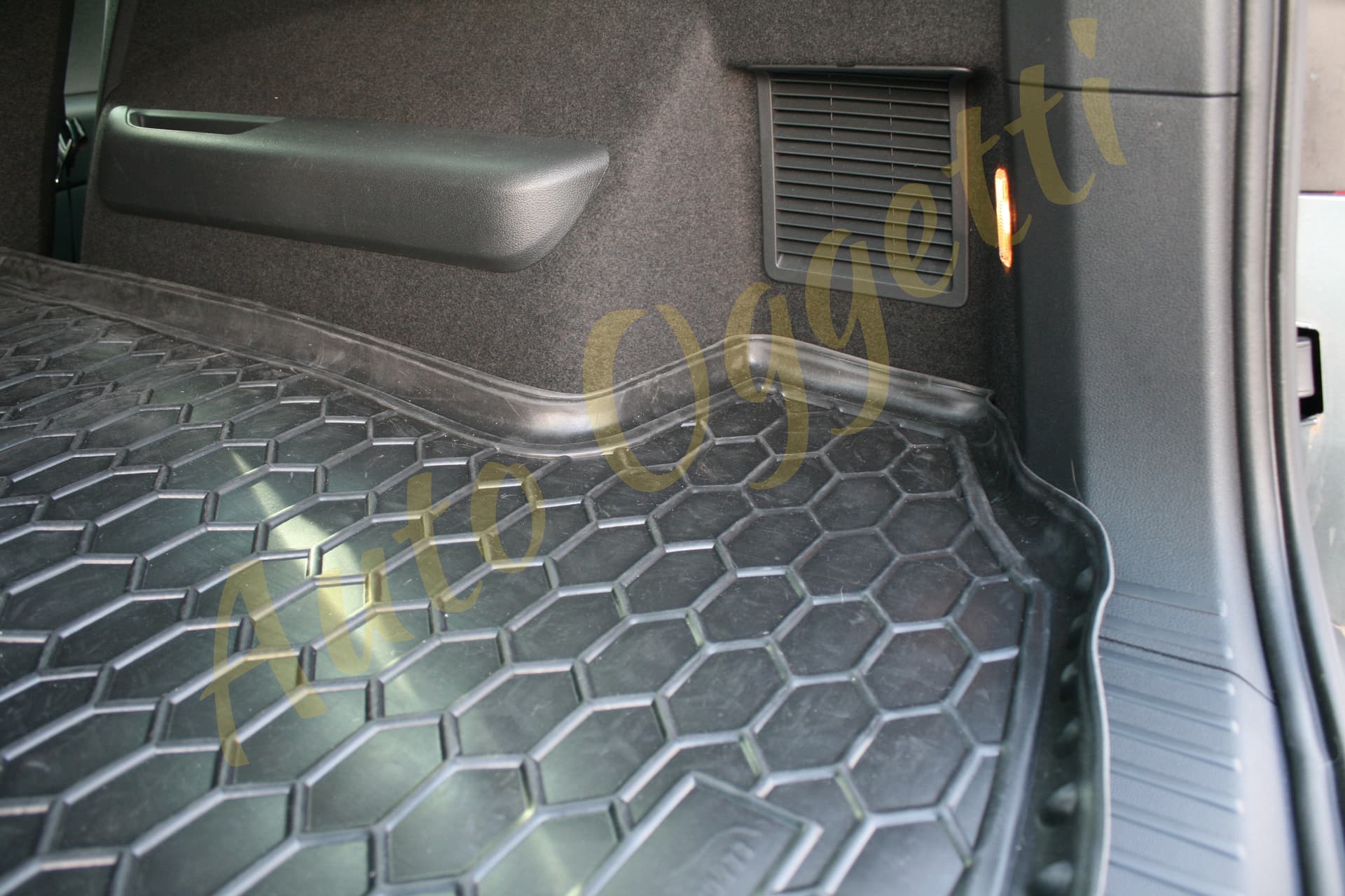 Tappetino di gomma per Skoda Kodiaq 7 posti (base lunga) in Tappetini per bagagliaio auto Autooggetti.it - Roma, commercioVirtuoso.it