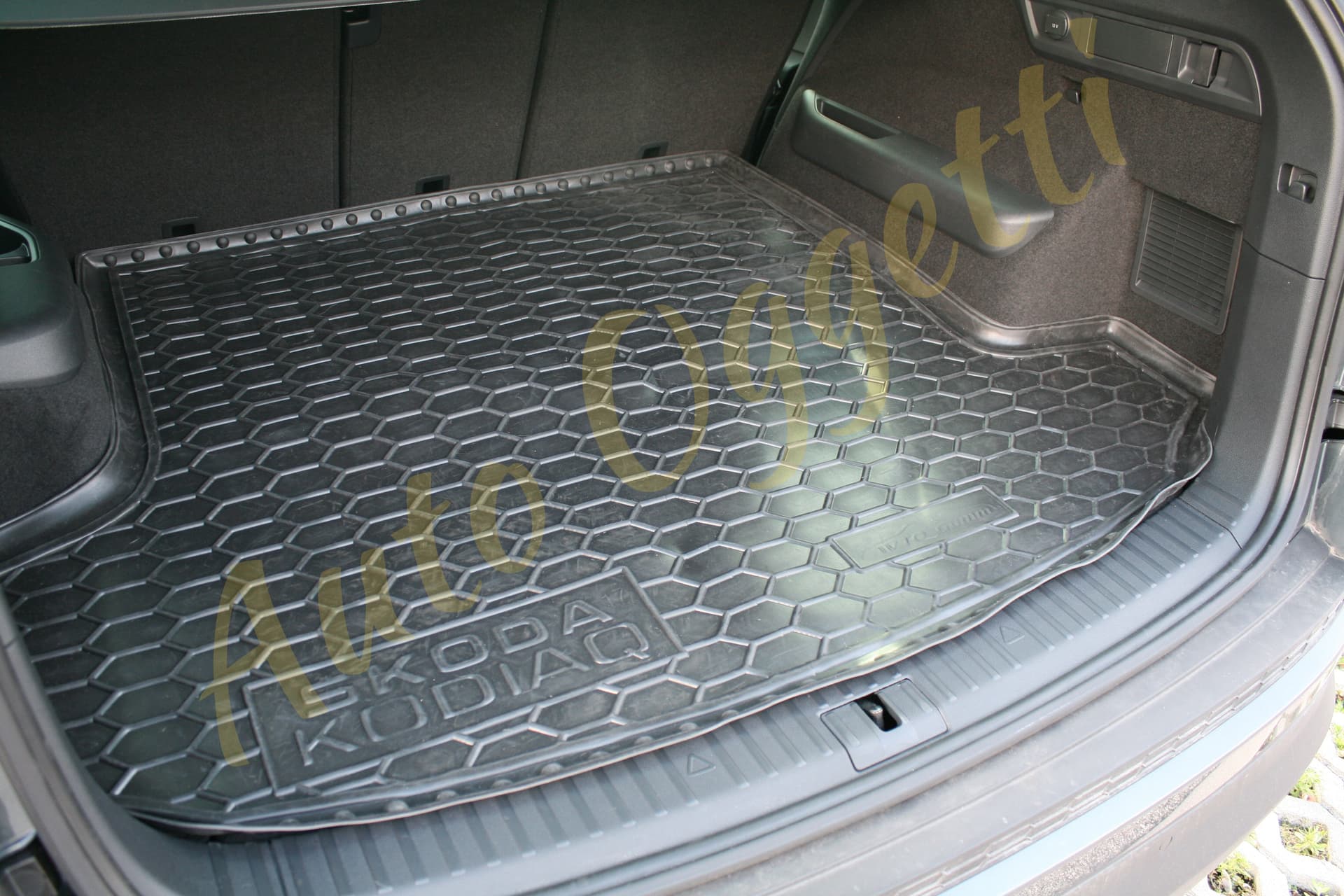 Tappetino di gomma per Skoda Kodiaq 7 posti (base lunga) in Tappetini per bagagliaio auto Autooggetti.it - Roma, commercioVirtuoso.it