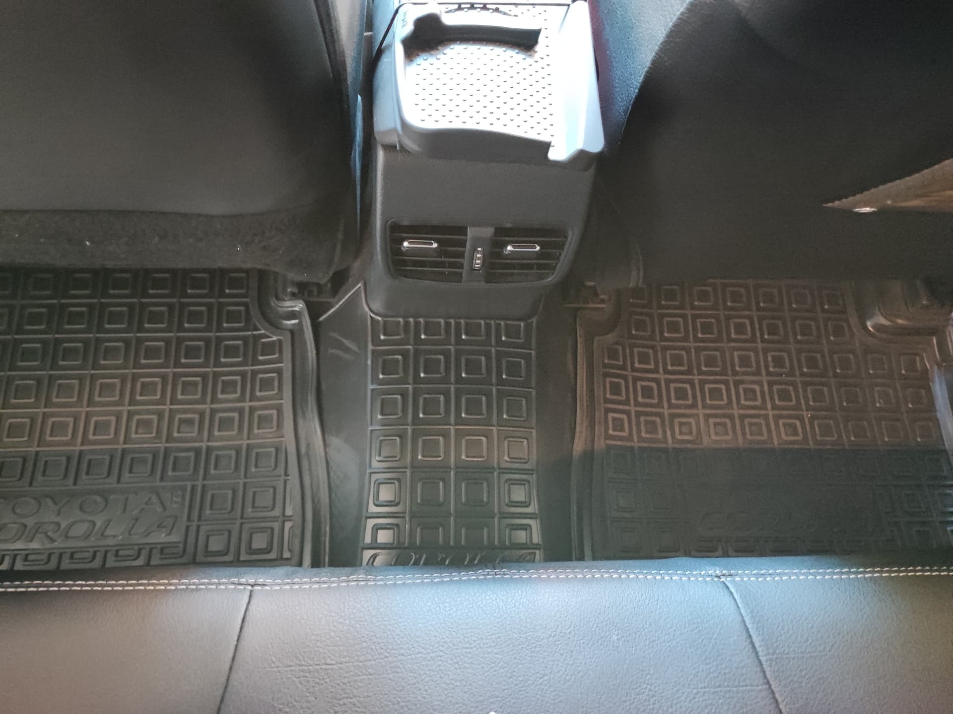 Set tappetini di gomma su misura per Toyota Corolla (2019+), hybrida in Tappetini antiscivolo Autooggetti.it - Roma, commercioVirtuoso.it