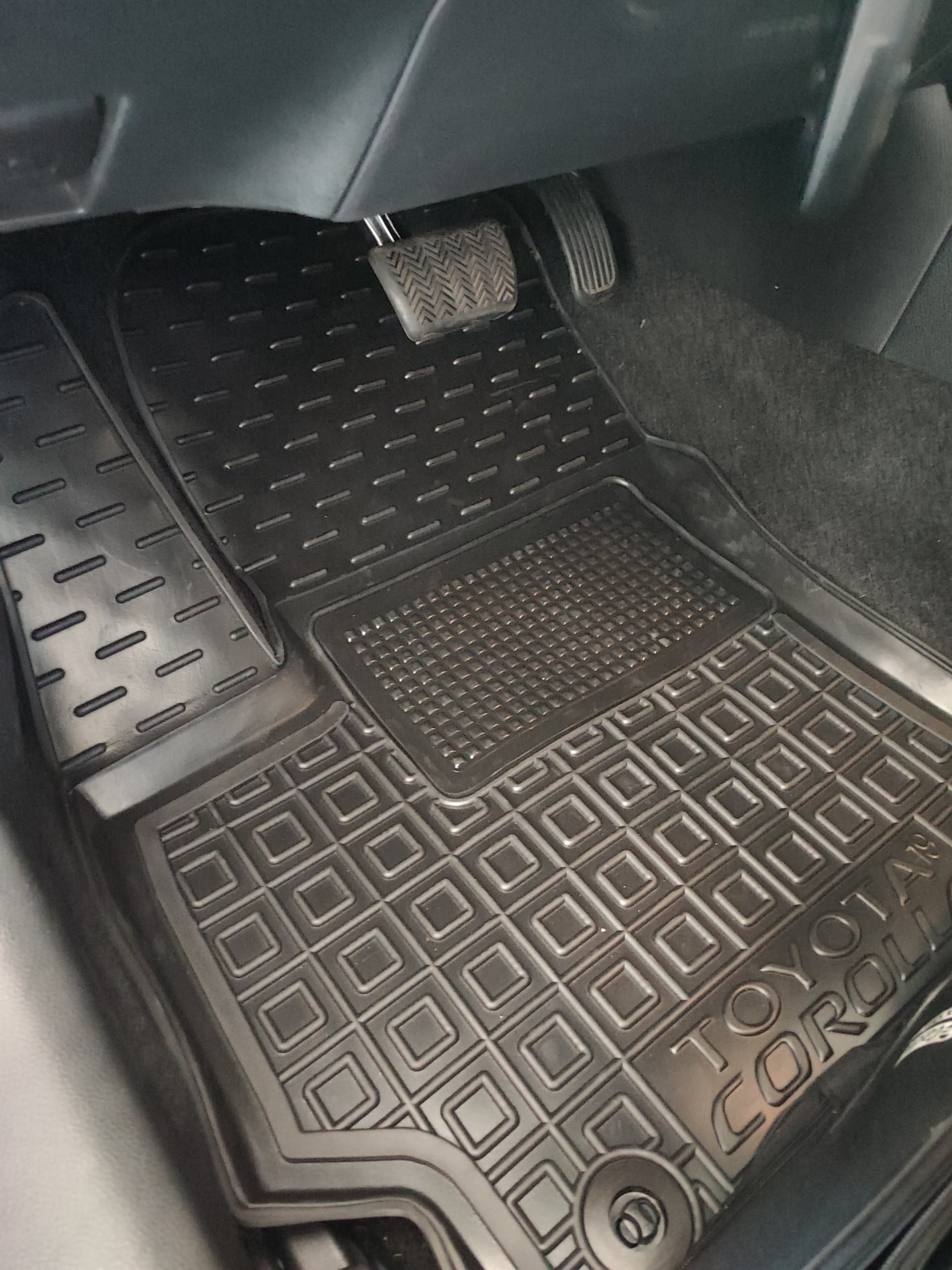 Set tappetini di gomma su misura per Toyota Corolla (2019+), hybrida in Tappetini antiscivolo Autooggetti.it - Roma, commercioVirtuoso.it