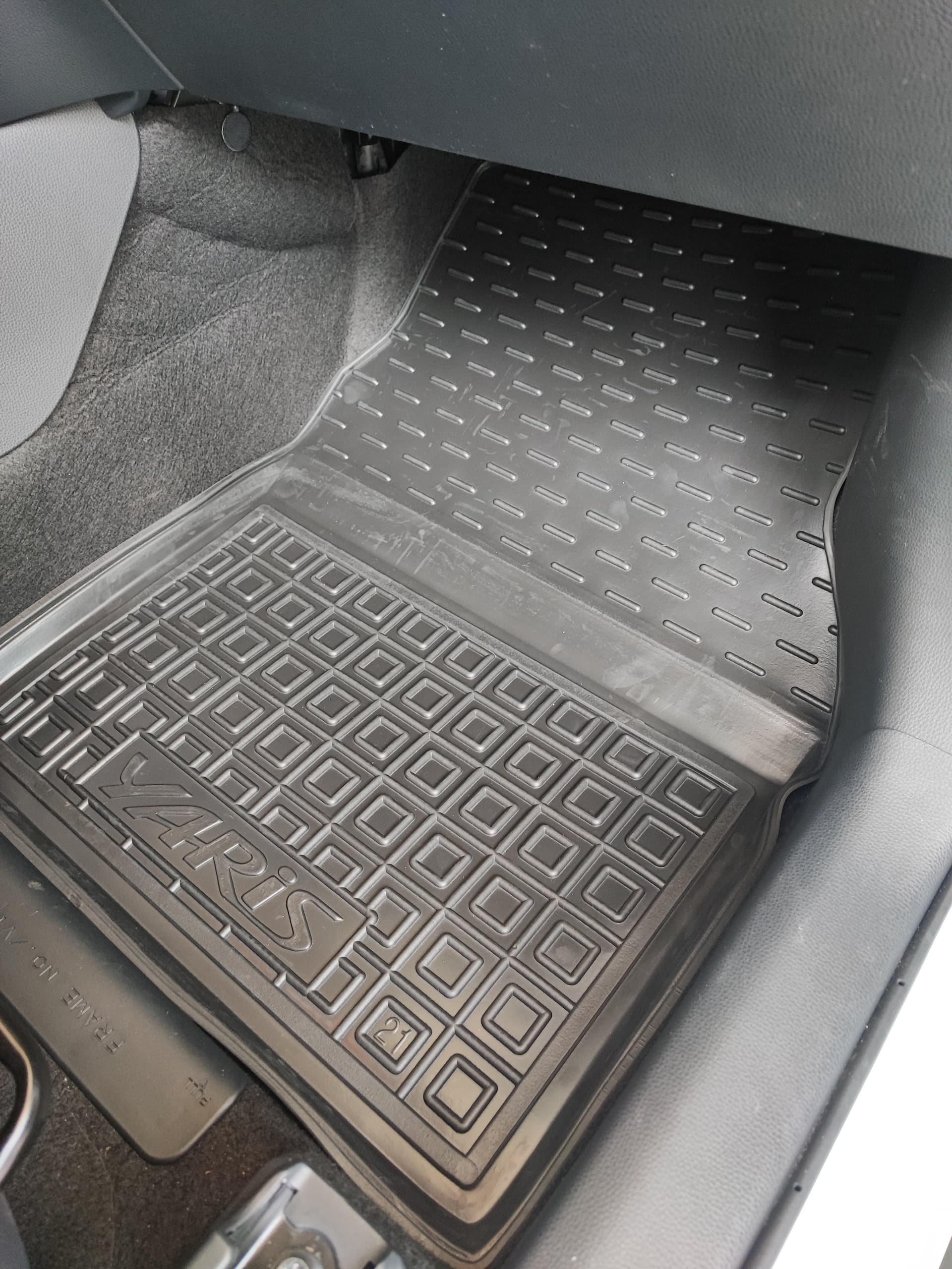 Tappetini di gomma su misura per Toyota Yaris (2020+) in Tappetini antiscivolo Autooggetti.it - Roma, commercioVirtuoso.it