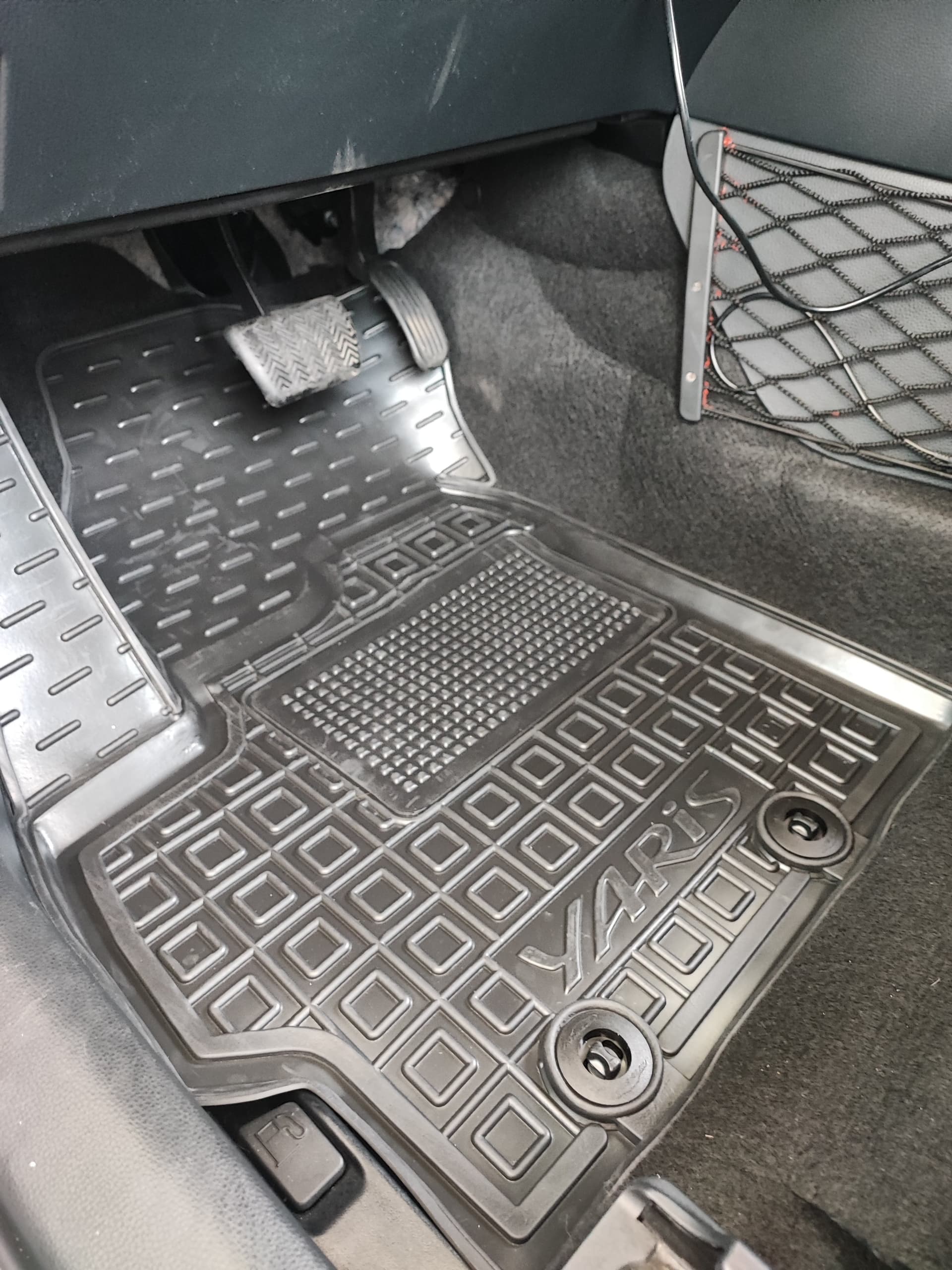 Tappetini di gomma su misura per Toyota Yaris (2020+) in Tappetini antiscivolo Autooggetti.it - Roma, commercioVirtuoso.it