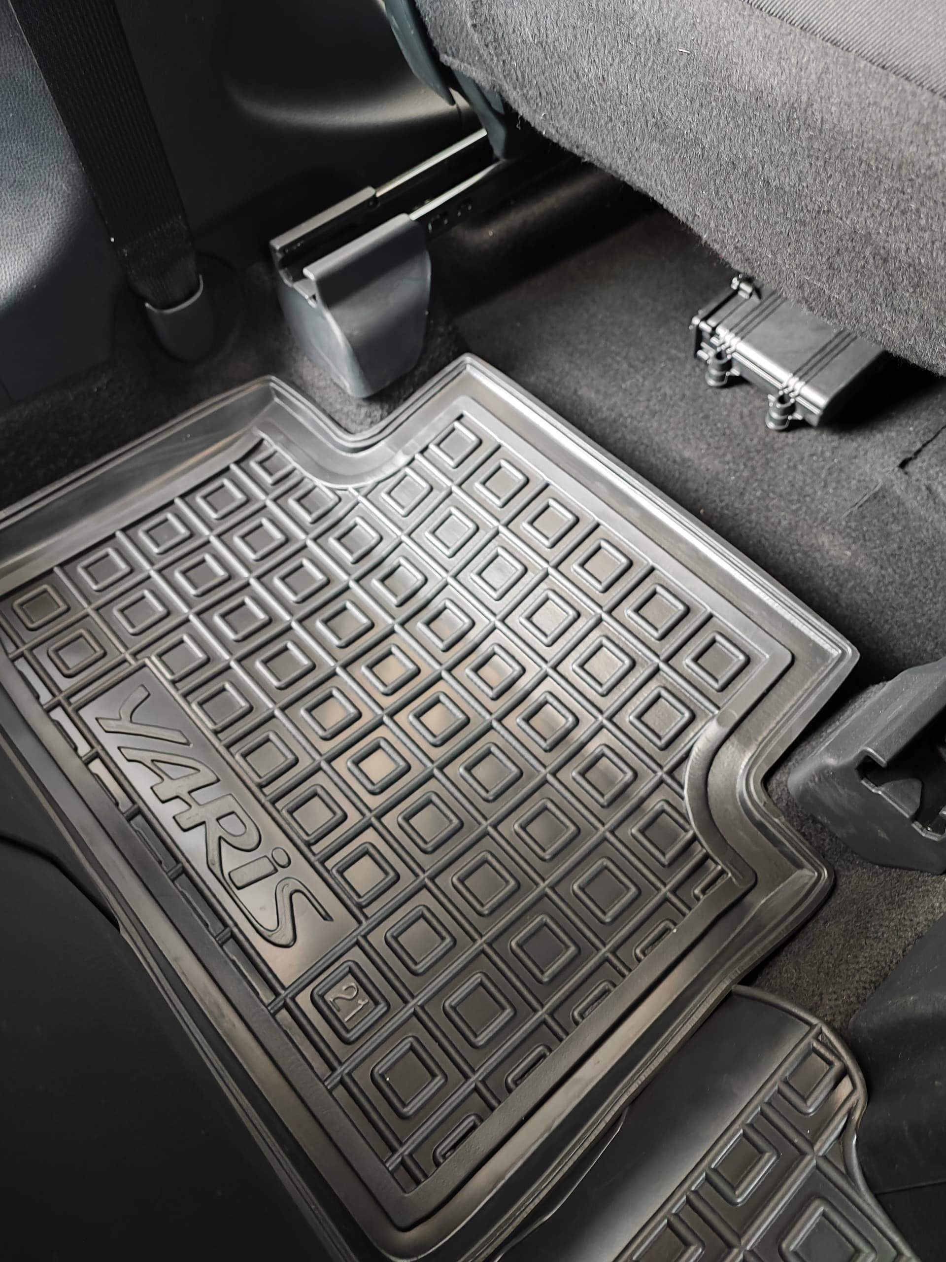 Tappetini di gomma su misura per Toyota Yaris (2020+) in Tappetini antiscivolo Autooggetti.it - Roma, commercioVirtuoso.it