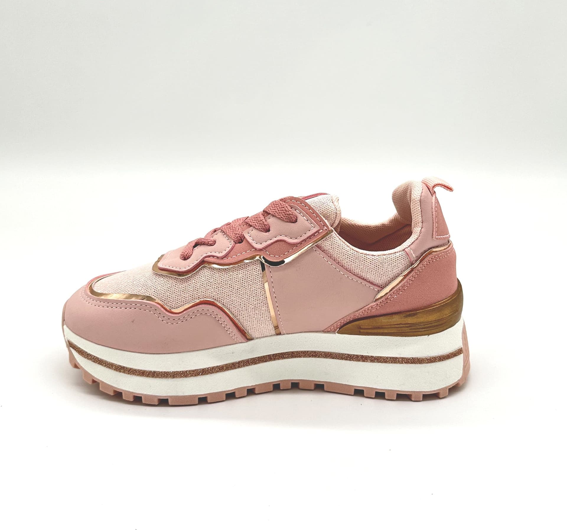 Gilly - Sneakers con zeppa e lacci in Sneaker casual Affari di Famiglia - Sant’Angelo a Cupolo, commercioVirtuoso.it