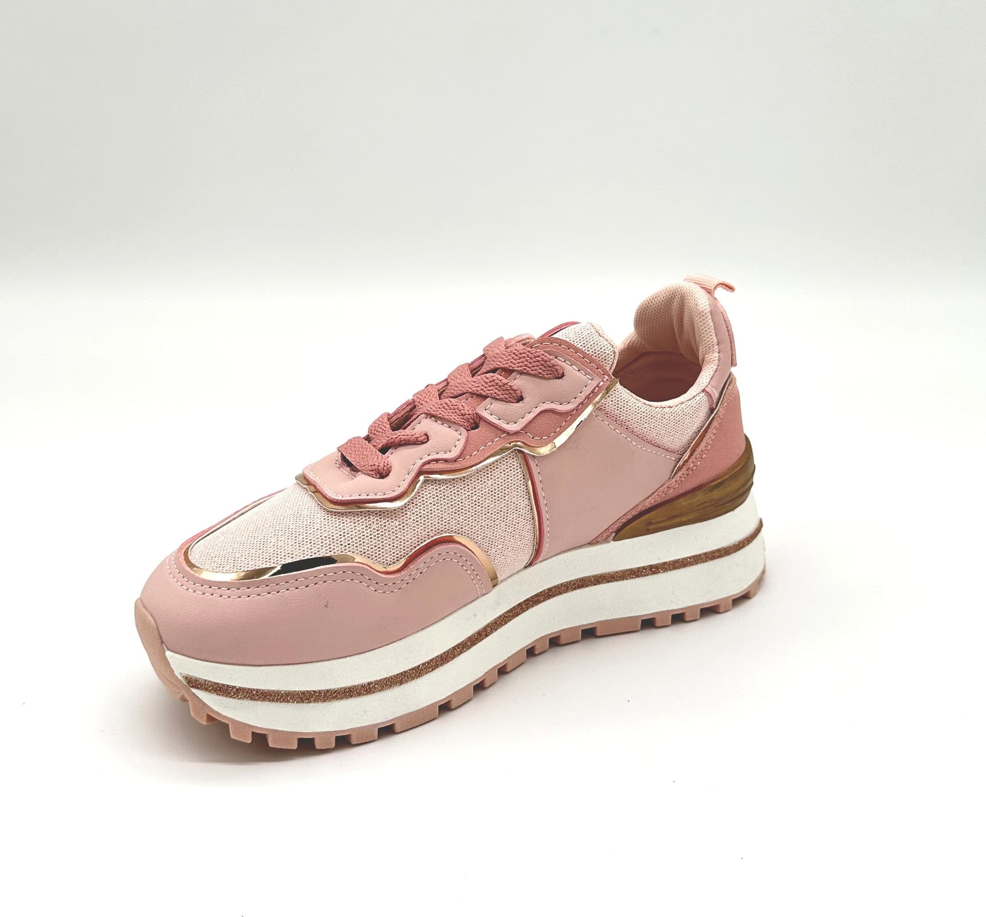 Gilly - Sneakers con zeppa e lacci in Sneaker casual Affari di Famiglia - Sant’Angelo a Cupolo, commercioVirtuoso.it
