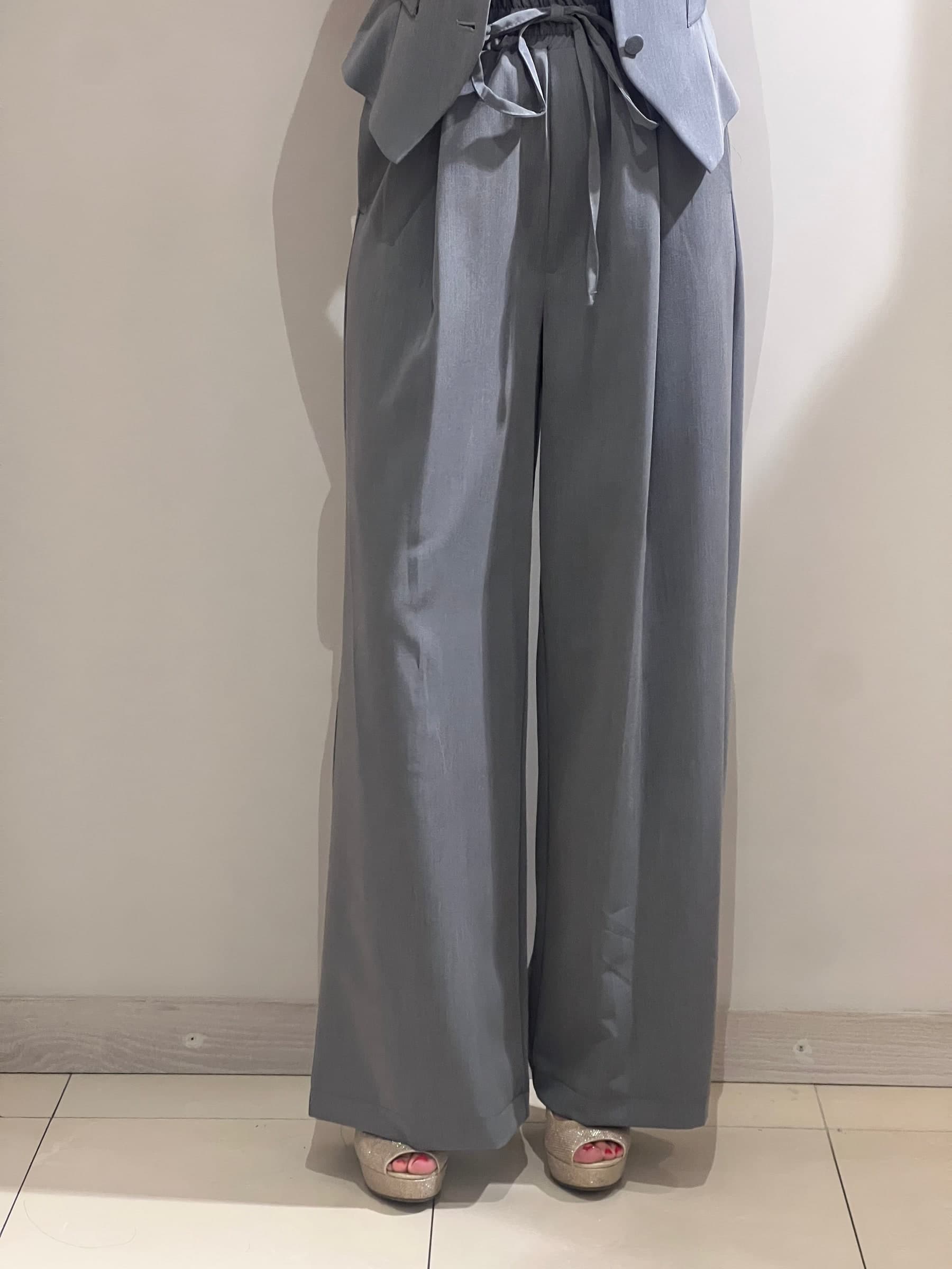 Pantalone ampio con coulisse grigio in Pantaloni Kanal 32 - Santa Maria di Licodia, commercioVirtuoso.it