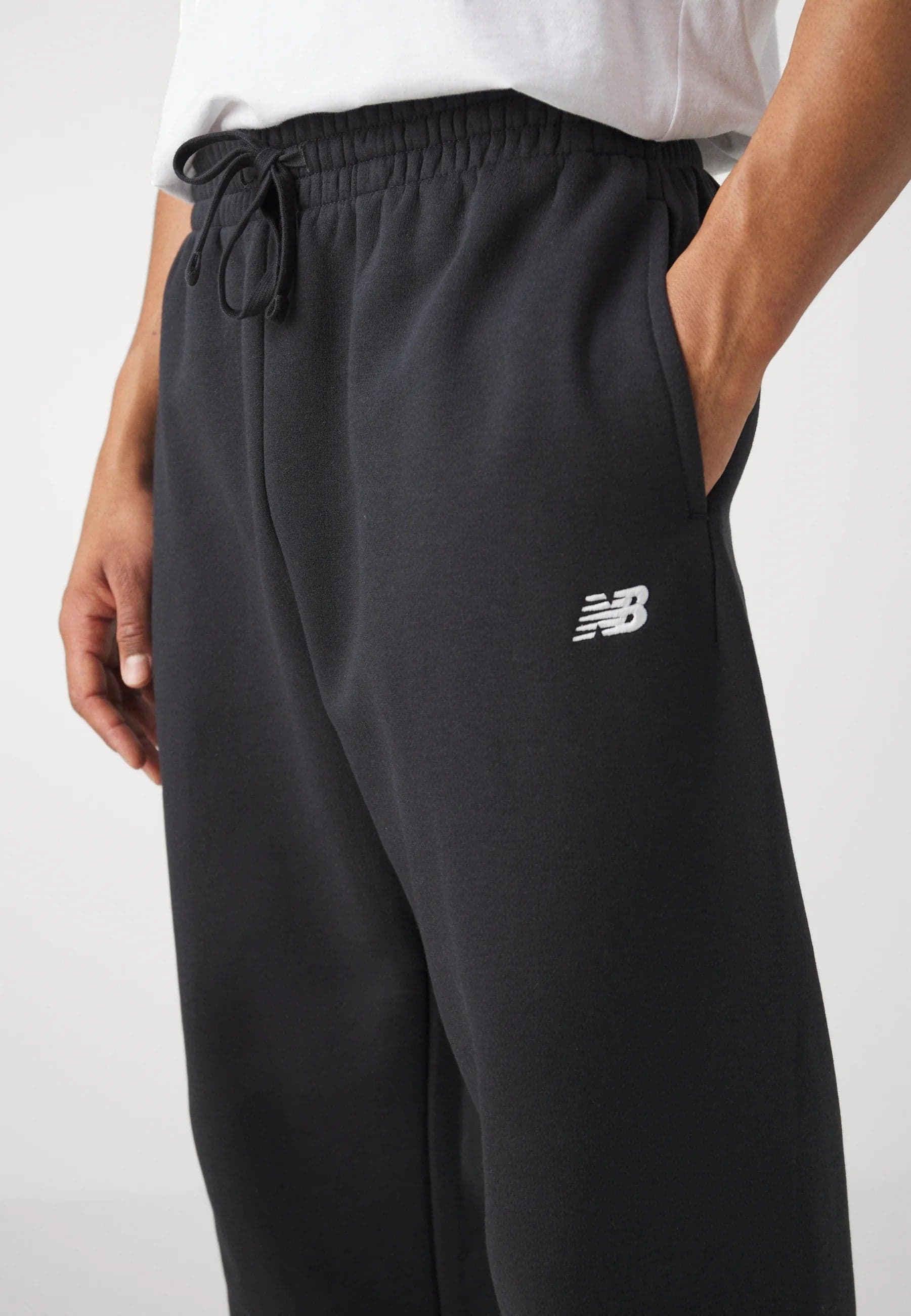 NEW BALANCE pantaloni new balance da uomo in Pantaloni sportivi Drestige - Casamassima, commercioVirtuoso.it