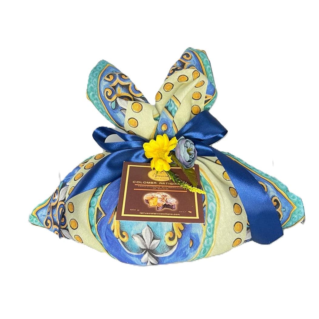 Colomba Artigianale al Pistacchio e “Cioccolato Di Sicilia” accompagnata da un vasetto di Crema al Pistacchio e “Cioccolato di Sicilia”100% - Gr. 940 in Colombe pasquali La Truscia Tipico Siciliano - Messina, commercioVirtuoso.it